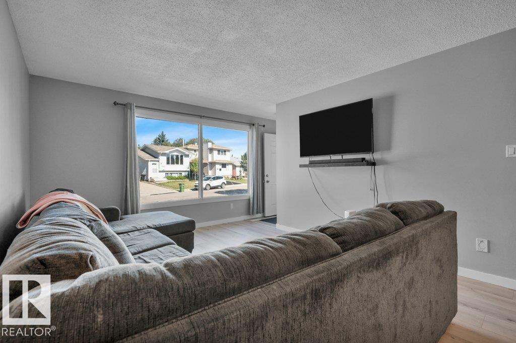 Photo 10 at 18023 73 Avenue NW, Lymburn, Edmonton