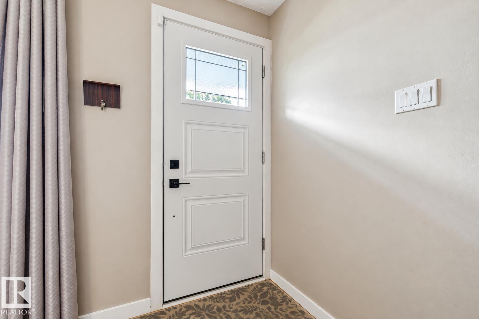 Photo 2 at 16522 104 Avenue NW, Britannia Youngstown, Edmonton