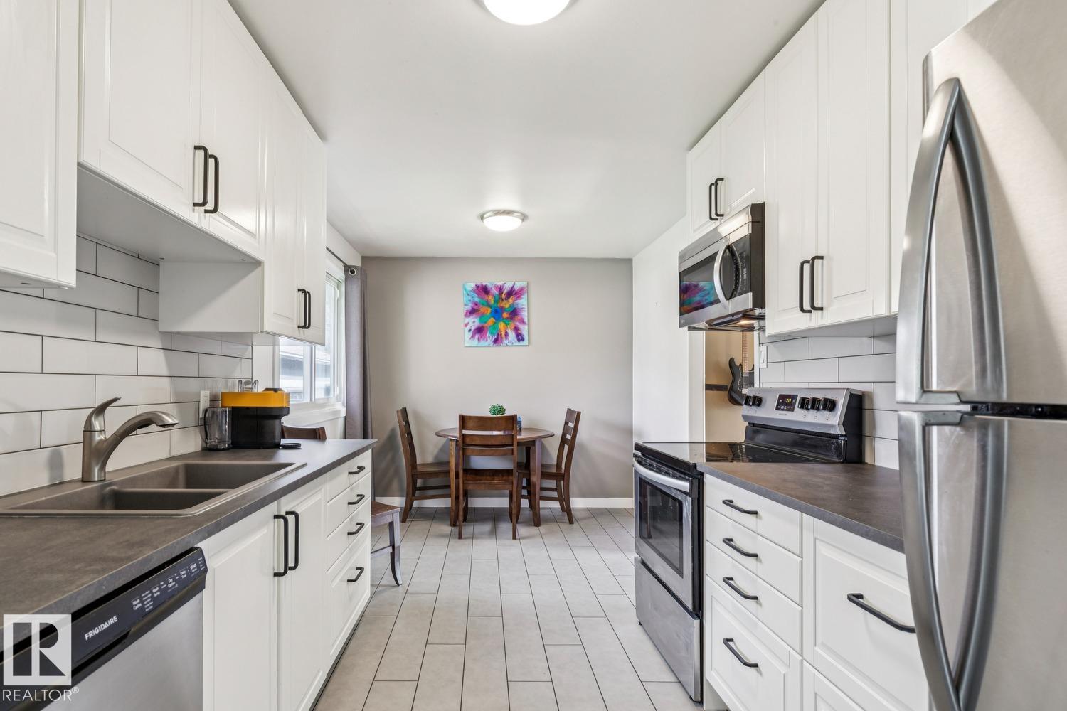 Photo 11 at 16522 104 Avenue NW, Britannia Youngstown, Edmonton