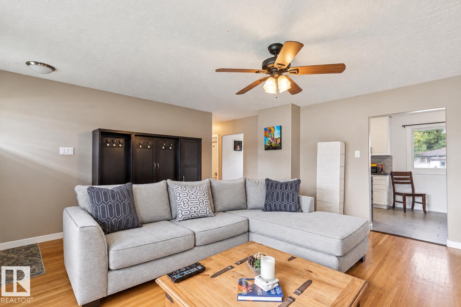 Photo 3 at 16522 104 Avenue NW, Britannia Youngstown, Edmonton