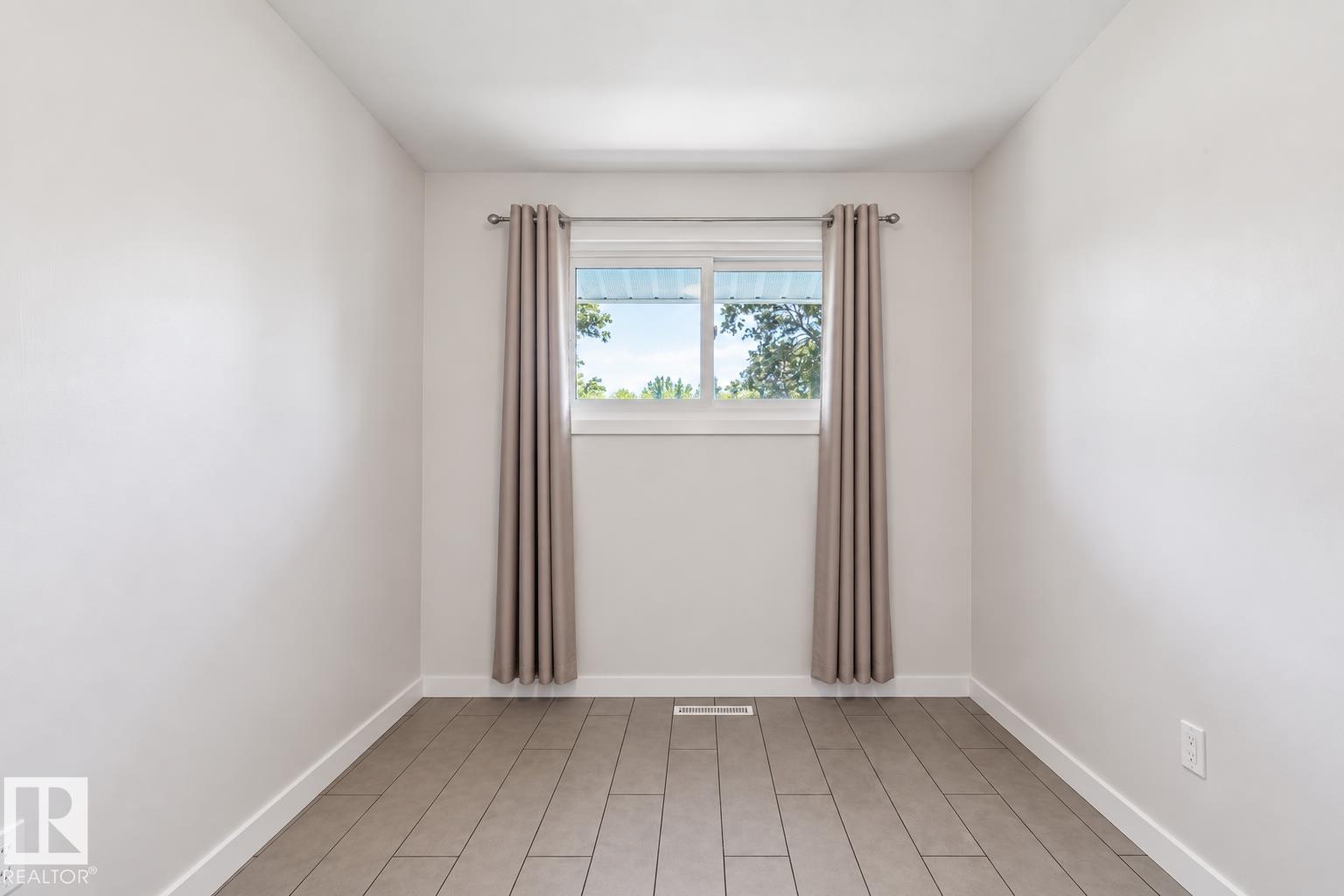 Photo 21 at 16522 104 Avenue NW, Britannia Youngstown, Edmonton