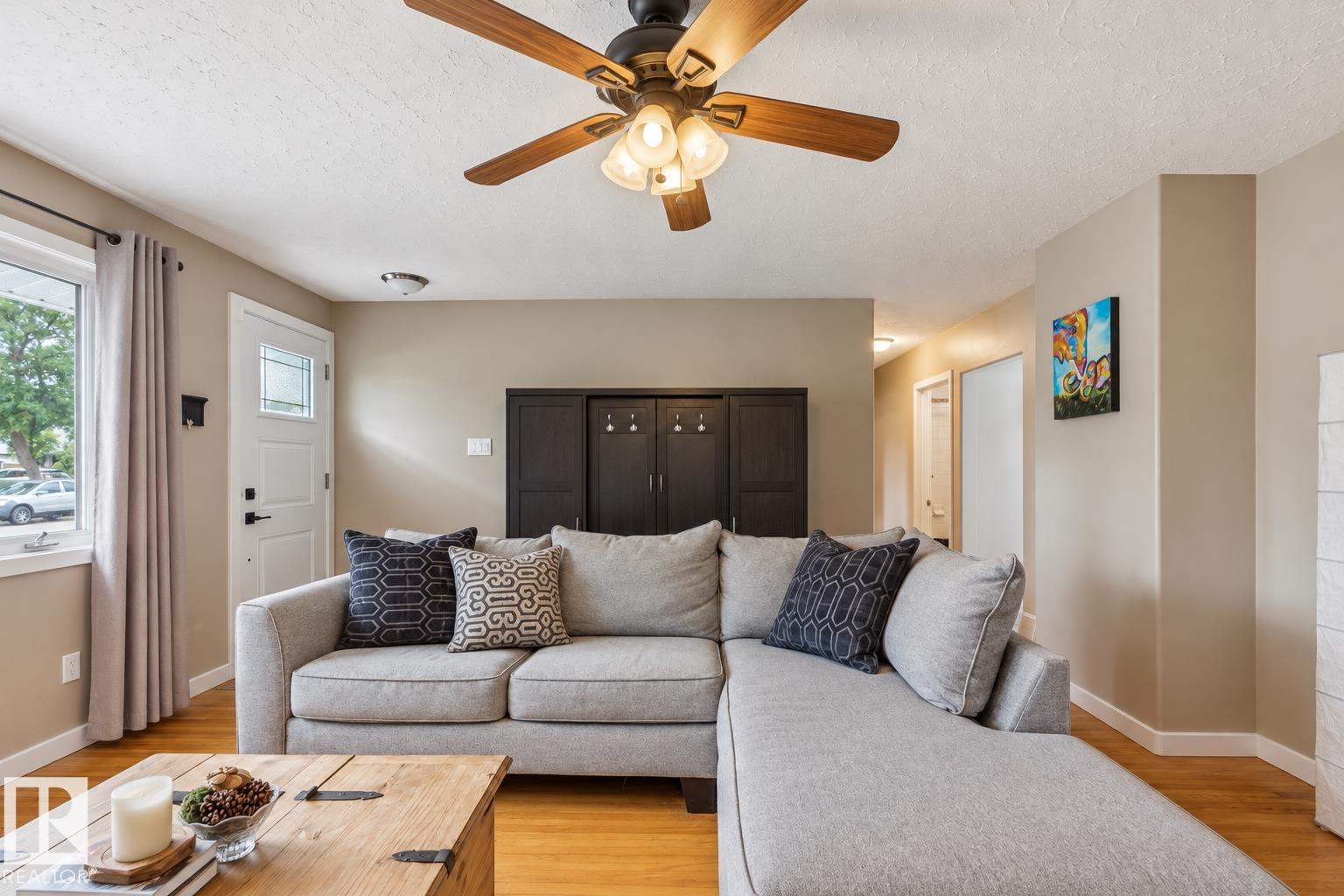 Photo 5 at 16522 104 Avenue NW, Britannia Youngstown, Edmonton