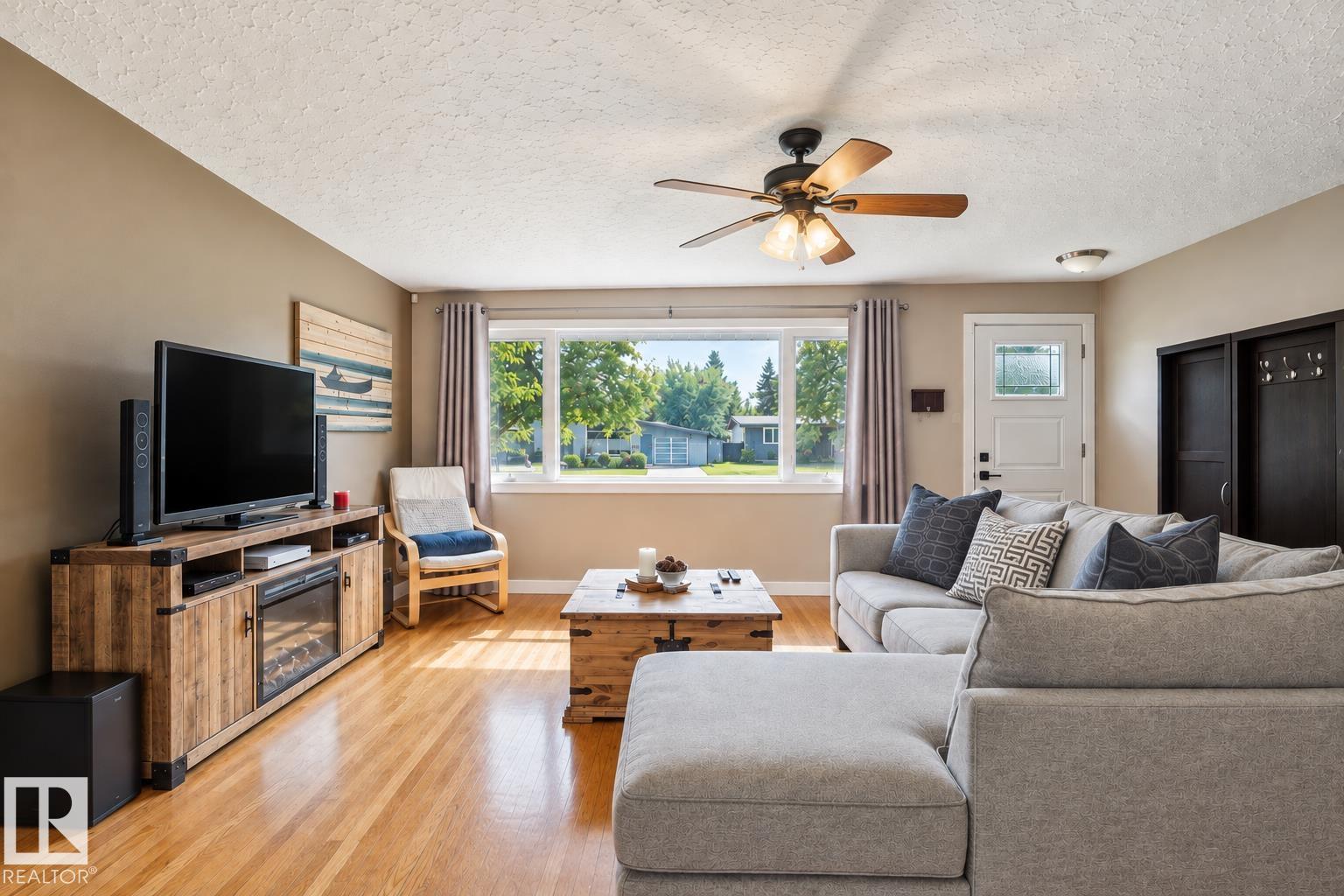 Photo 6 at 16522 104 Avenue NW, Britannia Youngstown, Edmonton