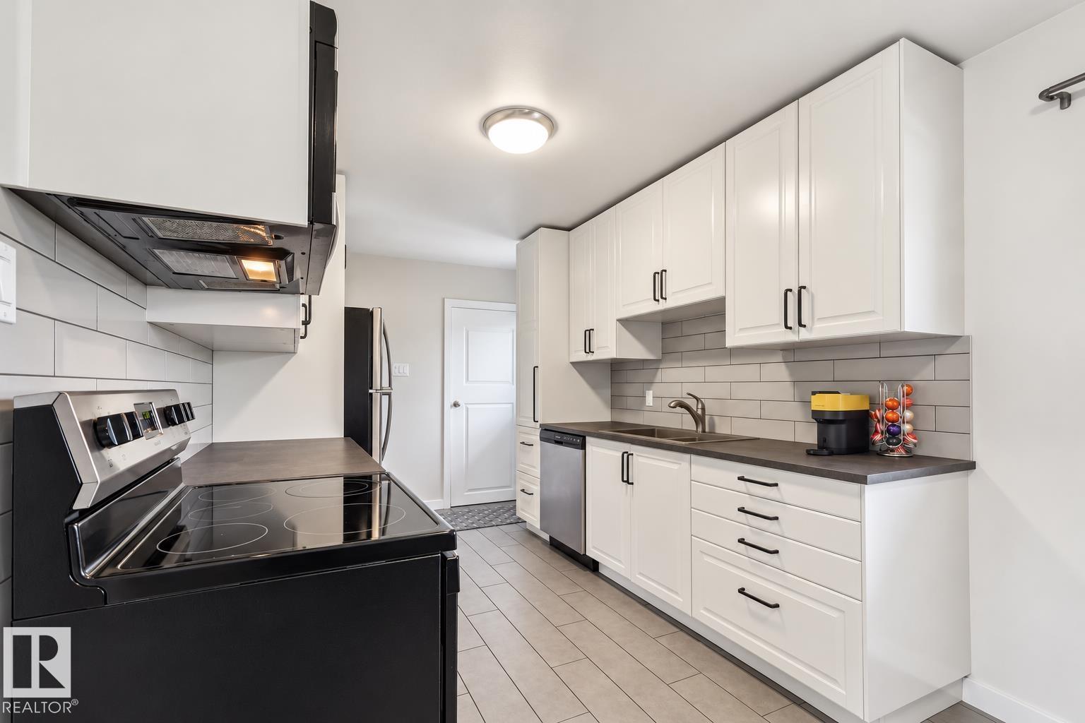 Photo 8 at 16522 104 Avenue NW, Britannia Youngstown, Edmonton