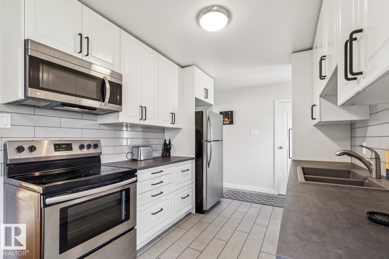 Photo 9 at 16522 104 Avenue NW, Britannia Youngstown, Edmonton