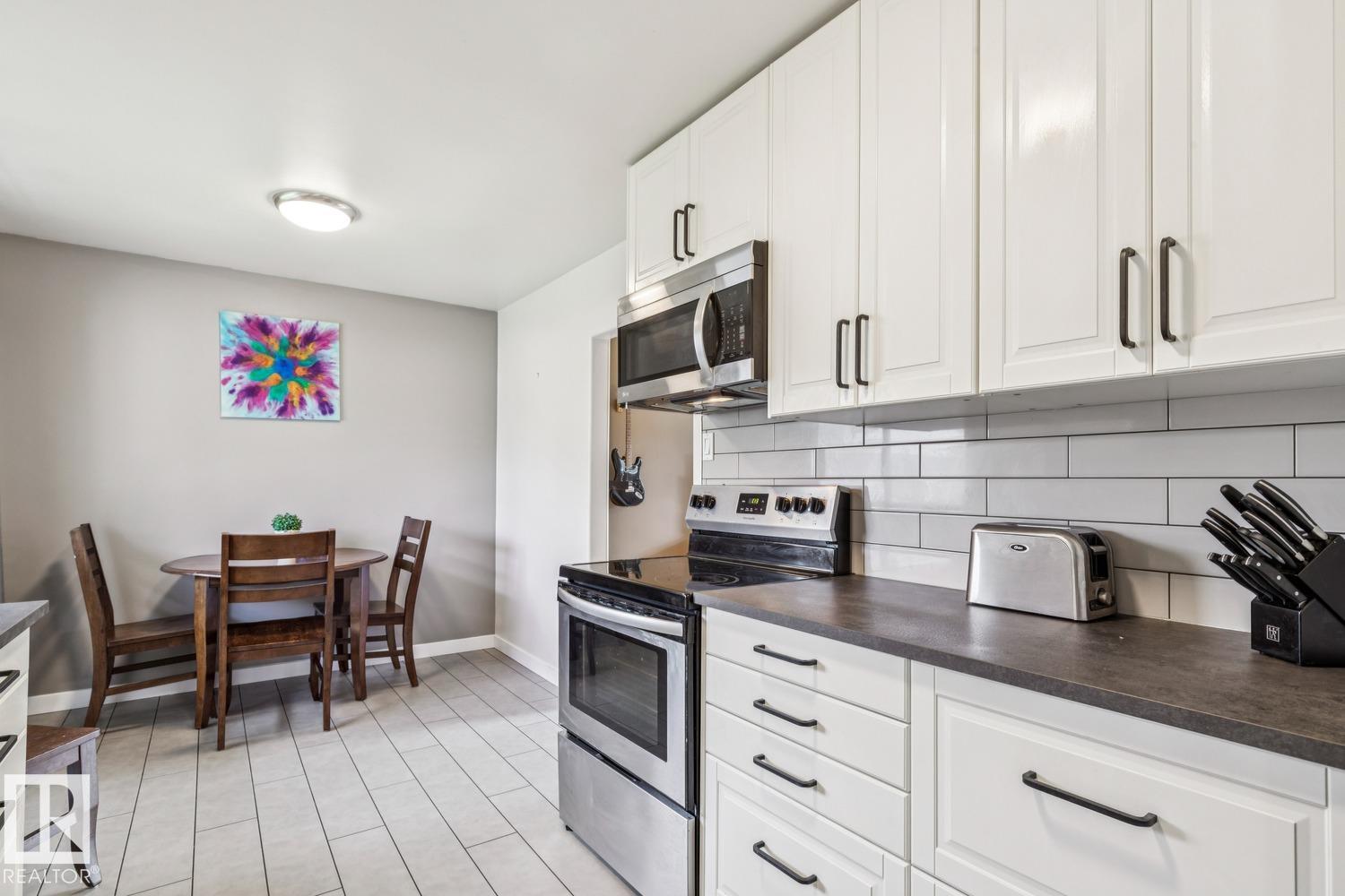 Photo 10 at 16522 104 Avenue NW, Britannia Youngstown, Edmonton