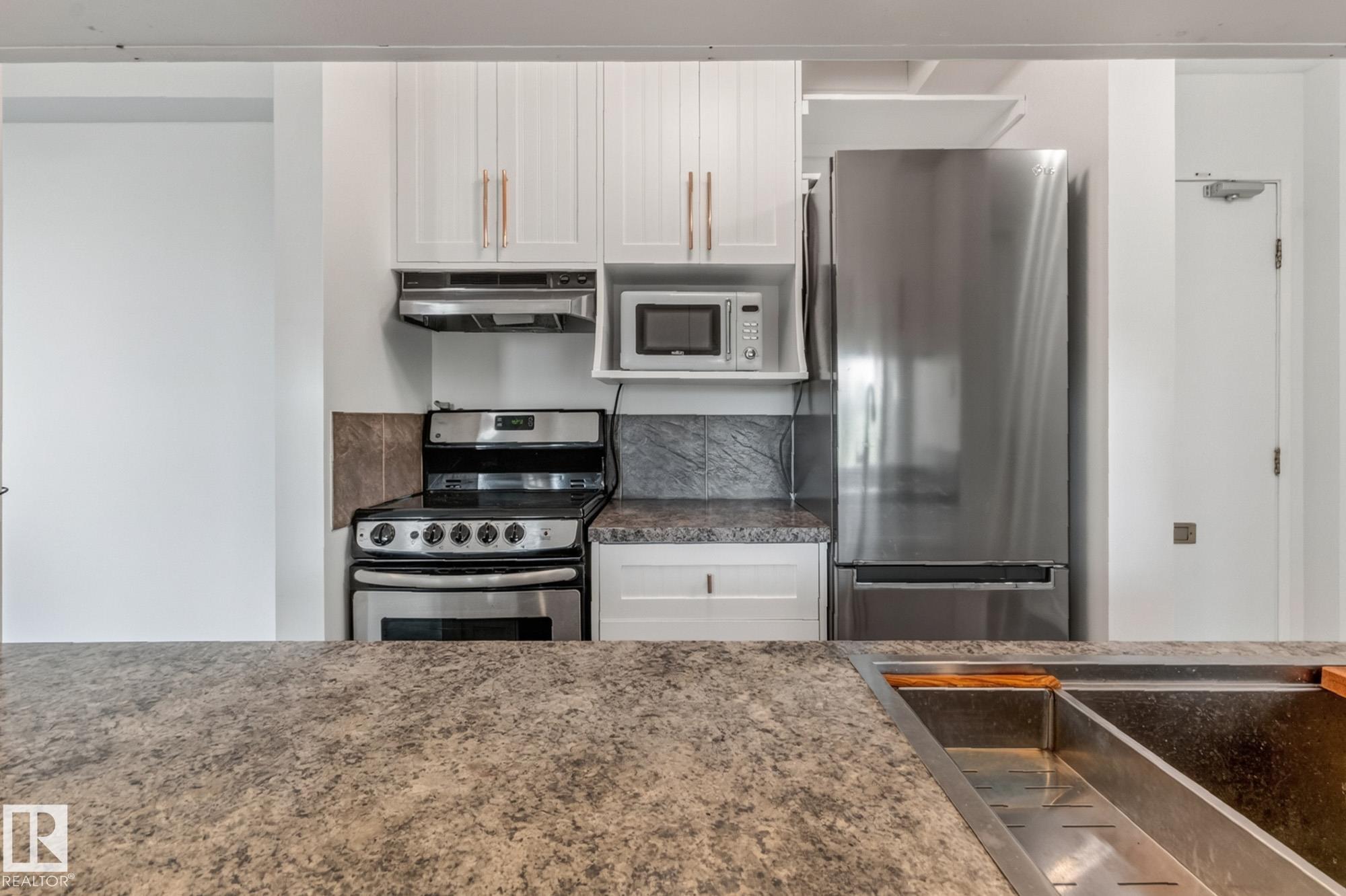 Photo 12 at 704 - 11007 83 Avenue NW, Garneau, Edmonton