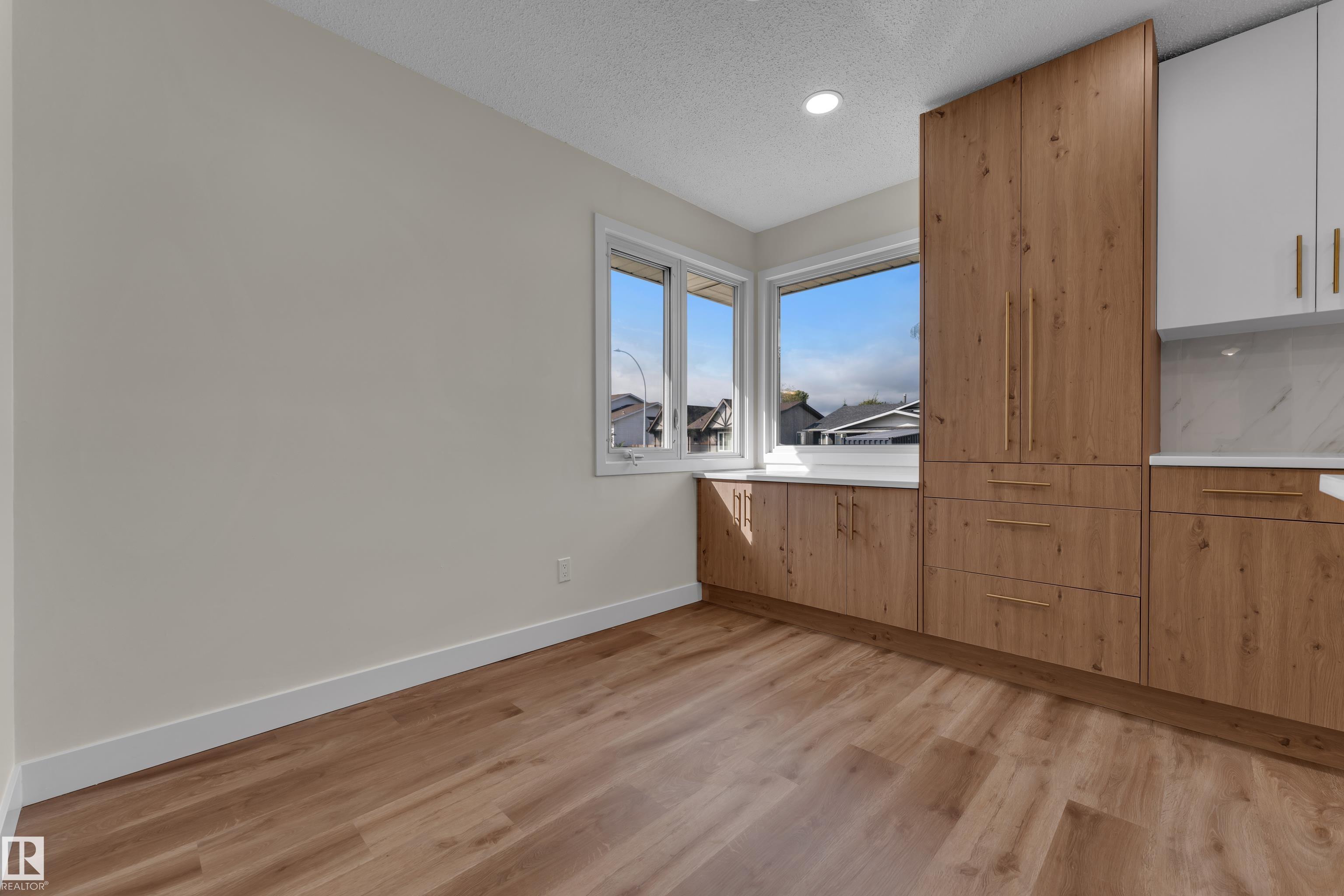 Photo 11 at 11427 141 Avenue NW, Carlisle, Edmonton