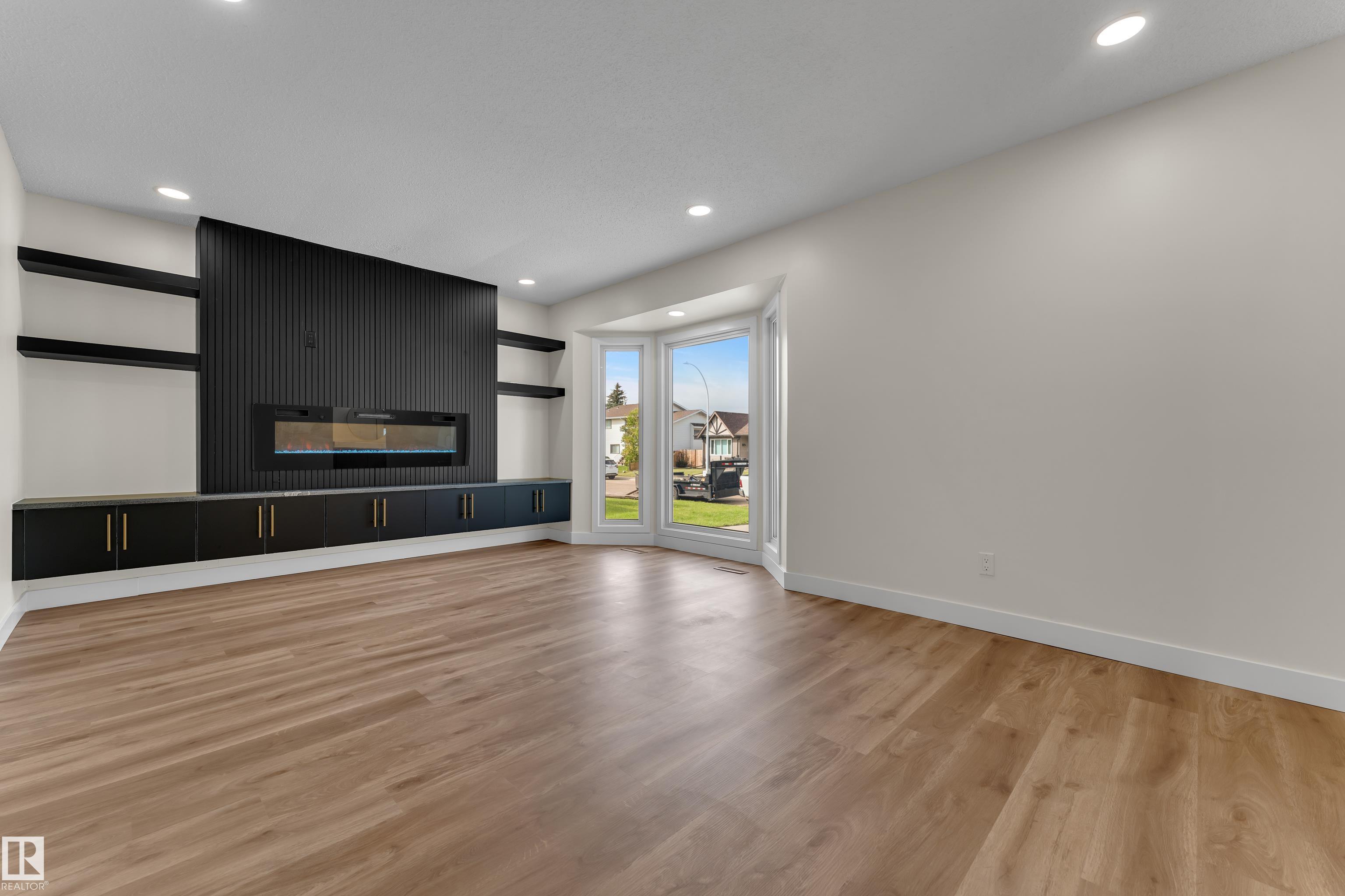Photo 12 at 11427 141 Avenue NW, Carlisle, Edmonton