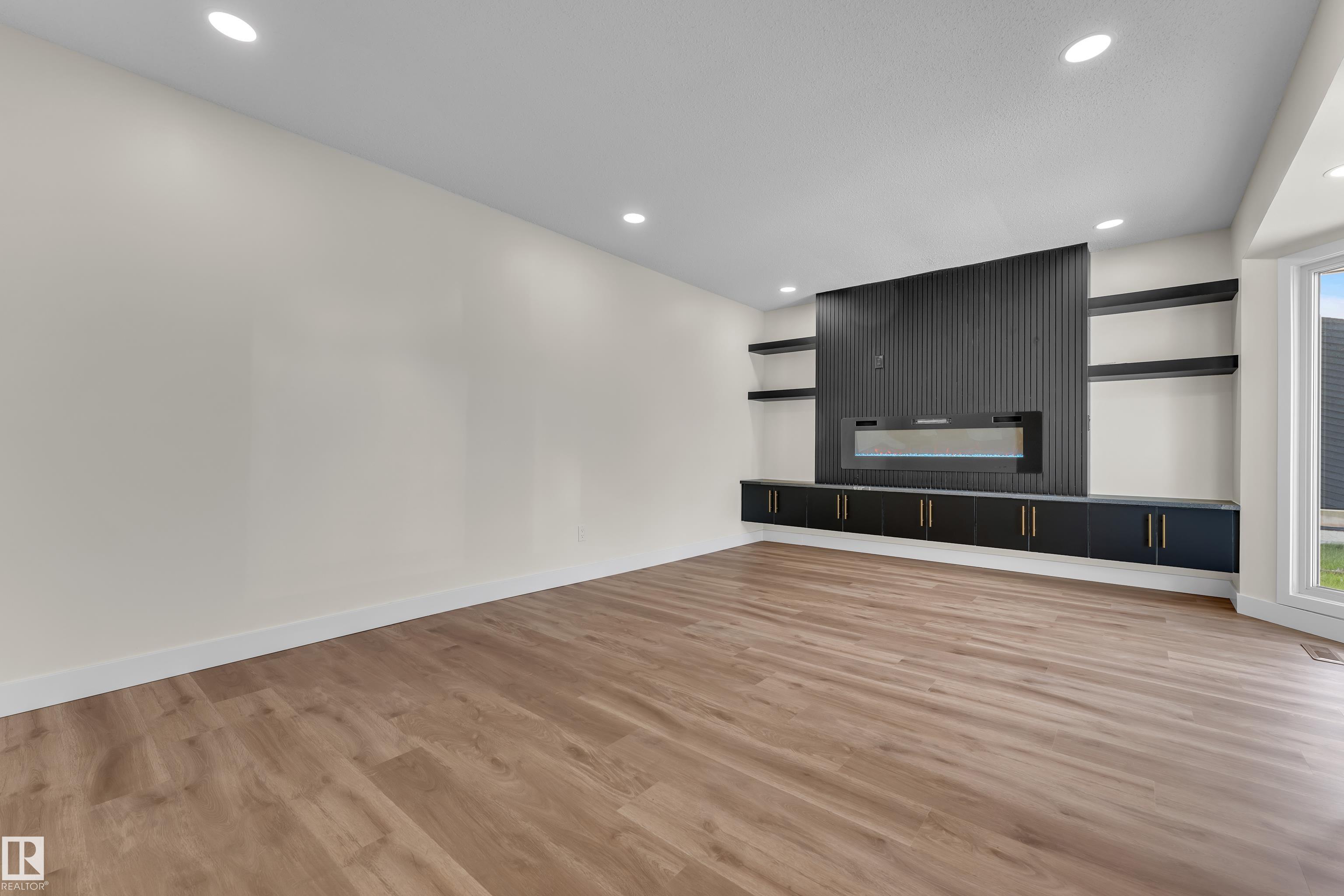Photo 13 at 11427 141 Avenue NW, Carlisle, Edmonton