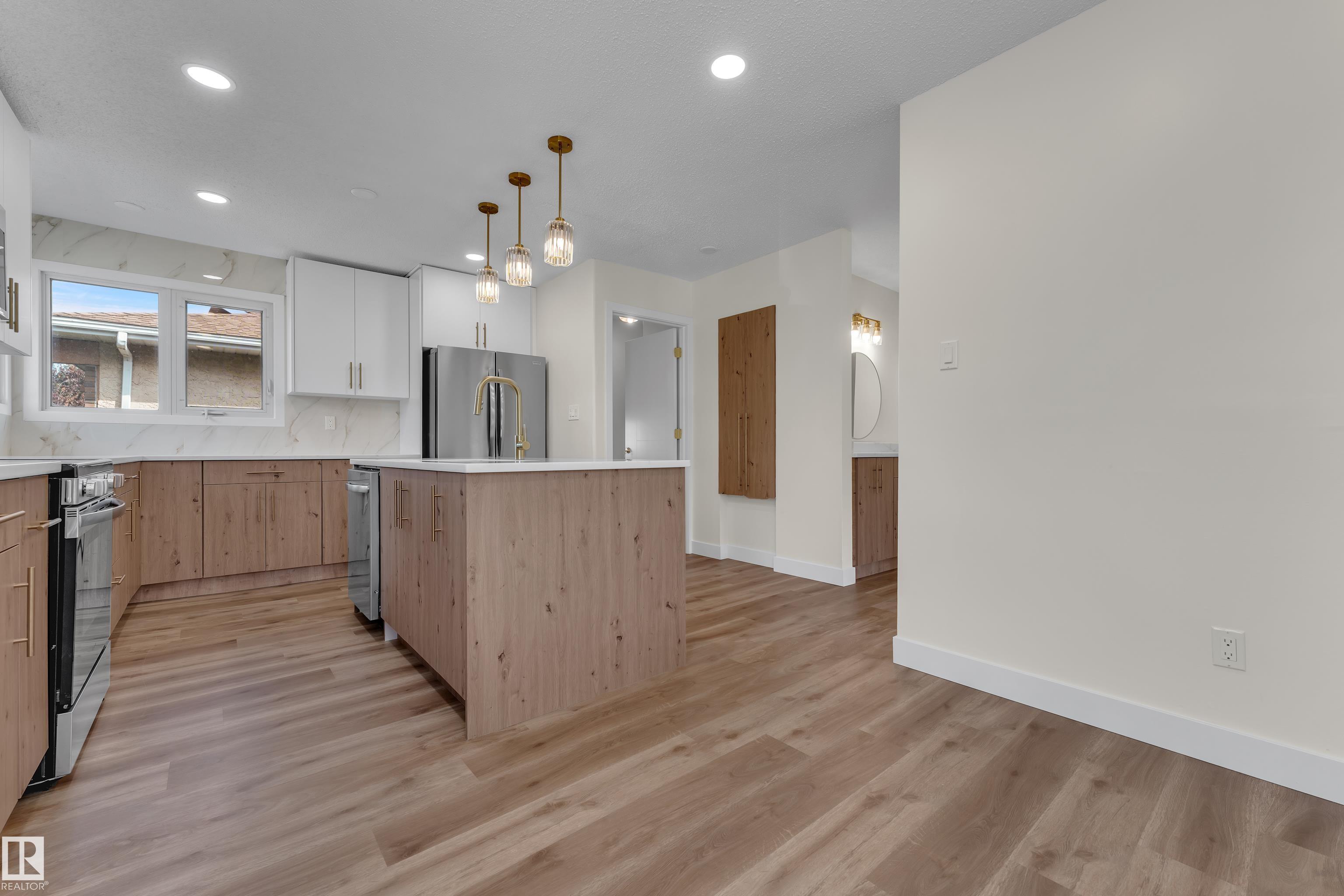Photo 7 at 11427 141 Avenue NW, Carlisle, Edmonton
