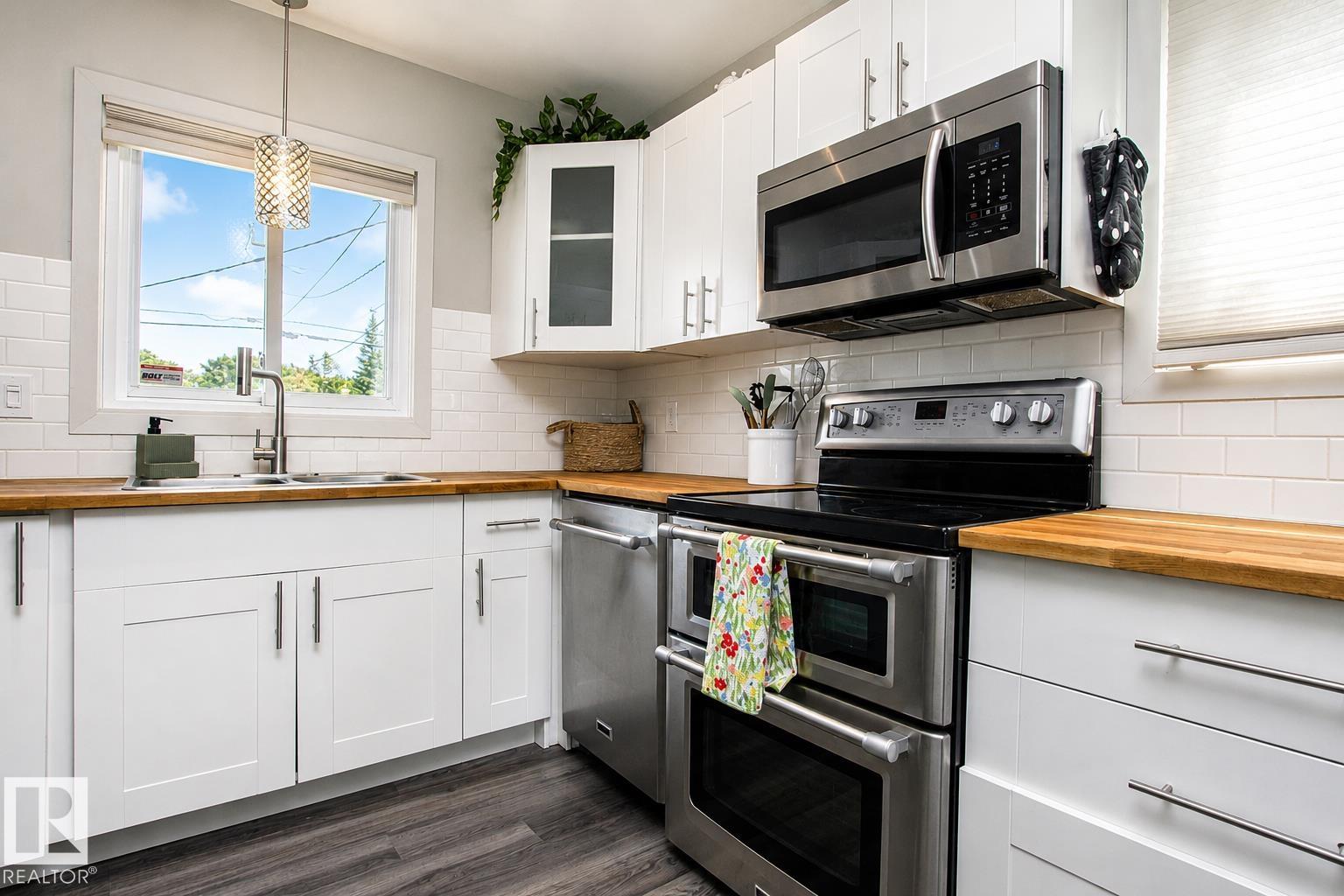 Photo 10 at 12231 55 Street NW, Newton, Edmonton