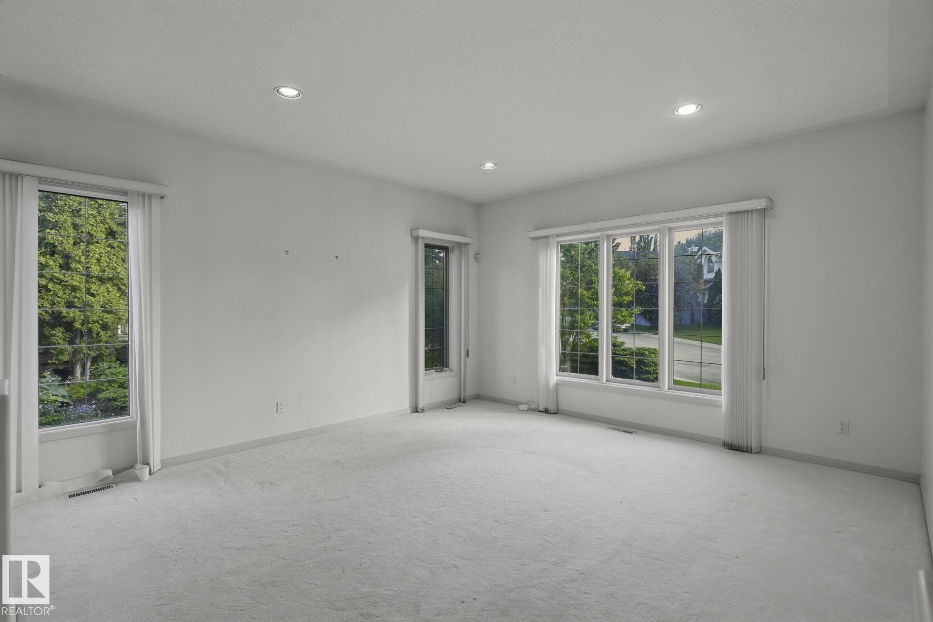 Photo 5 at 154 Osland Drive NW, Ogilvie Ridge, Edmonton