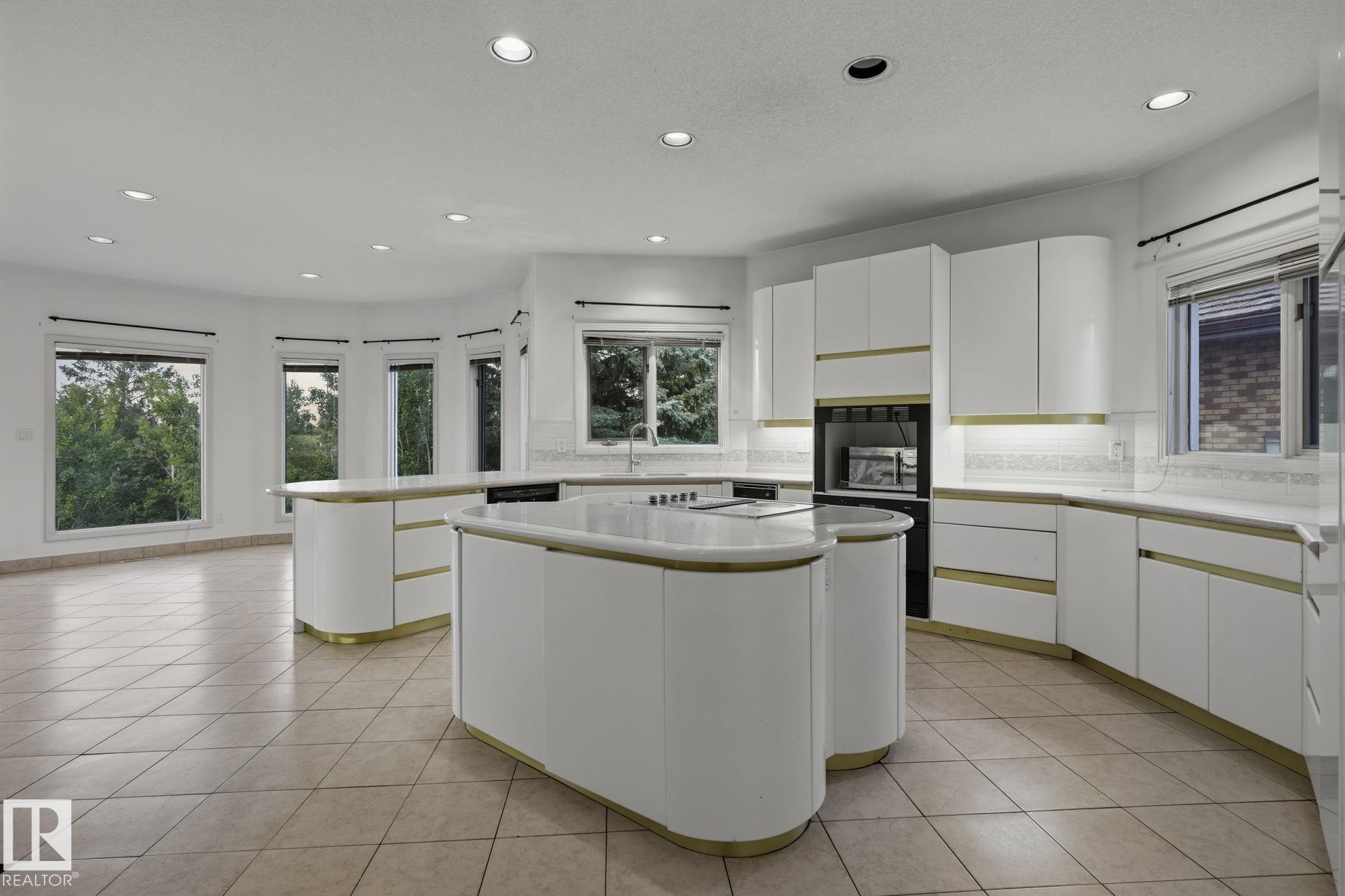 Photo 7 at 154 Osland Drive NW, Ogilvie Ridge, Edmonton