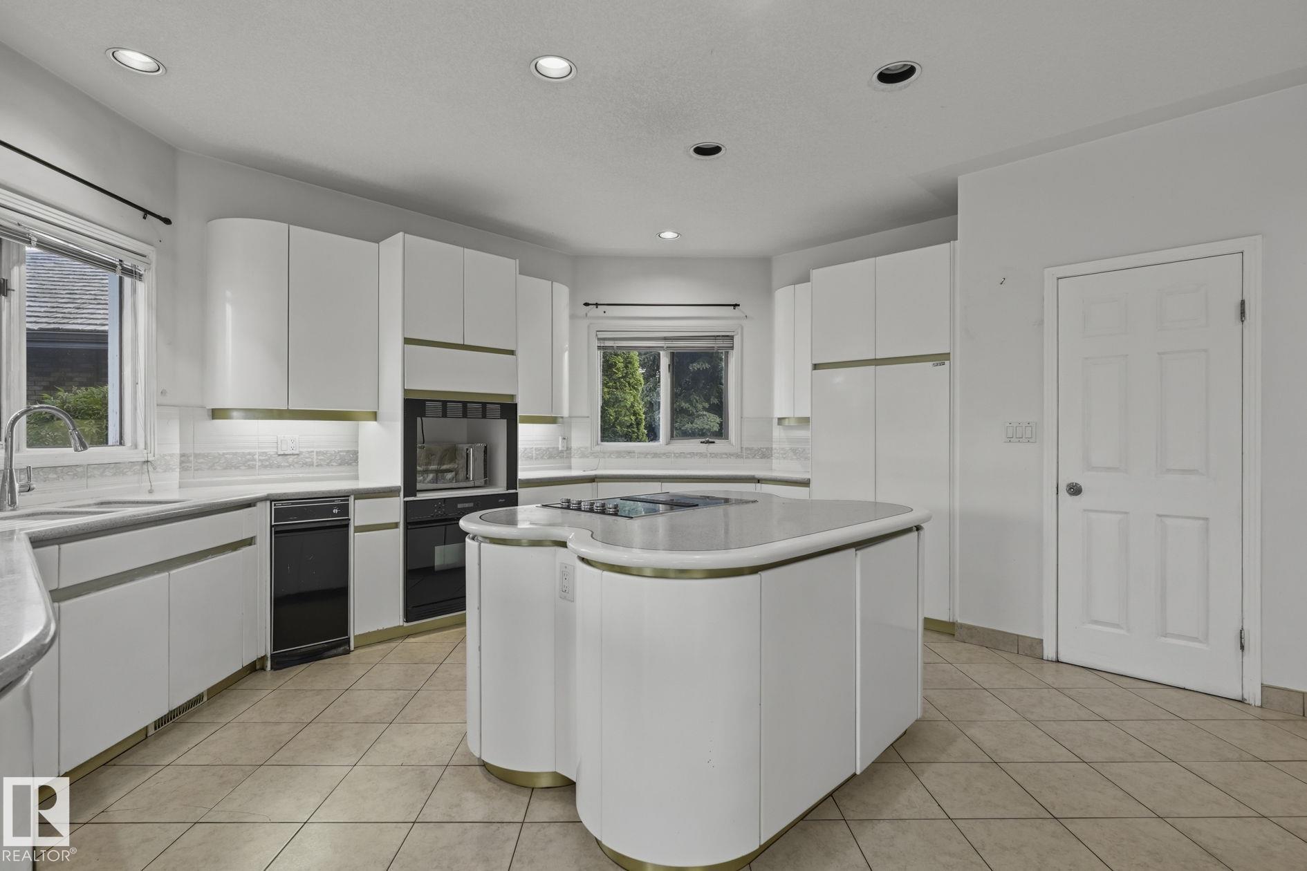 Photo 8 at 154 Osland Drive NW, Ogilvie Ridge, Edmonton