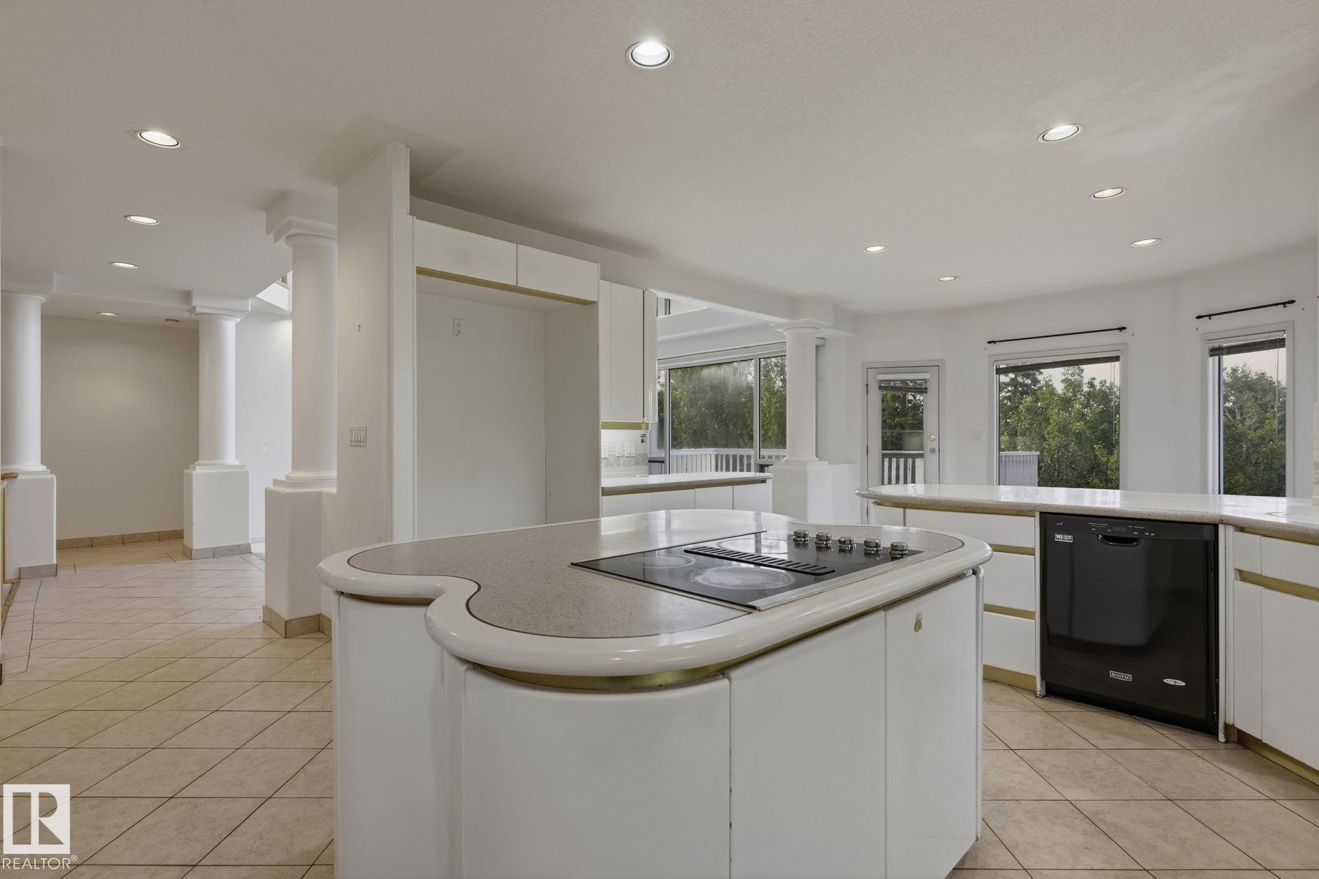 Photo 9 at 154 Osland Drive NW, Ogilvie Ridge, Edmonton