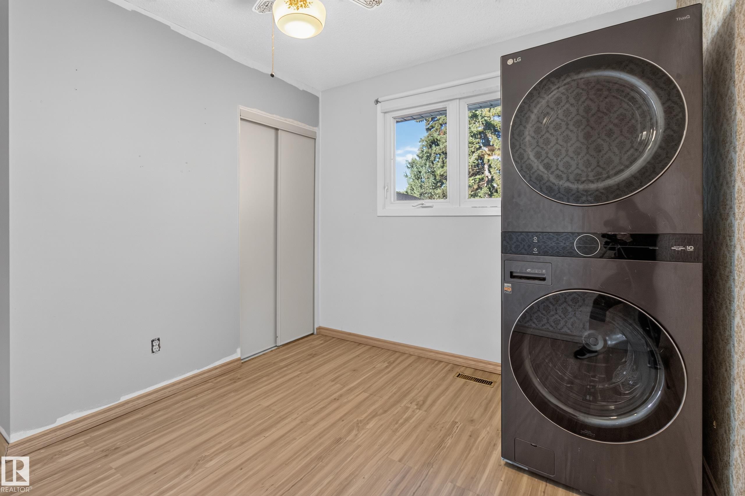 Photo 28 at 3918 103b Street NW, Duggan, Edmonton
