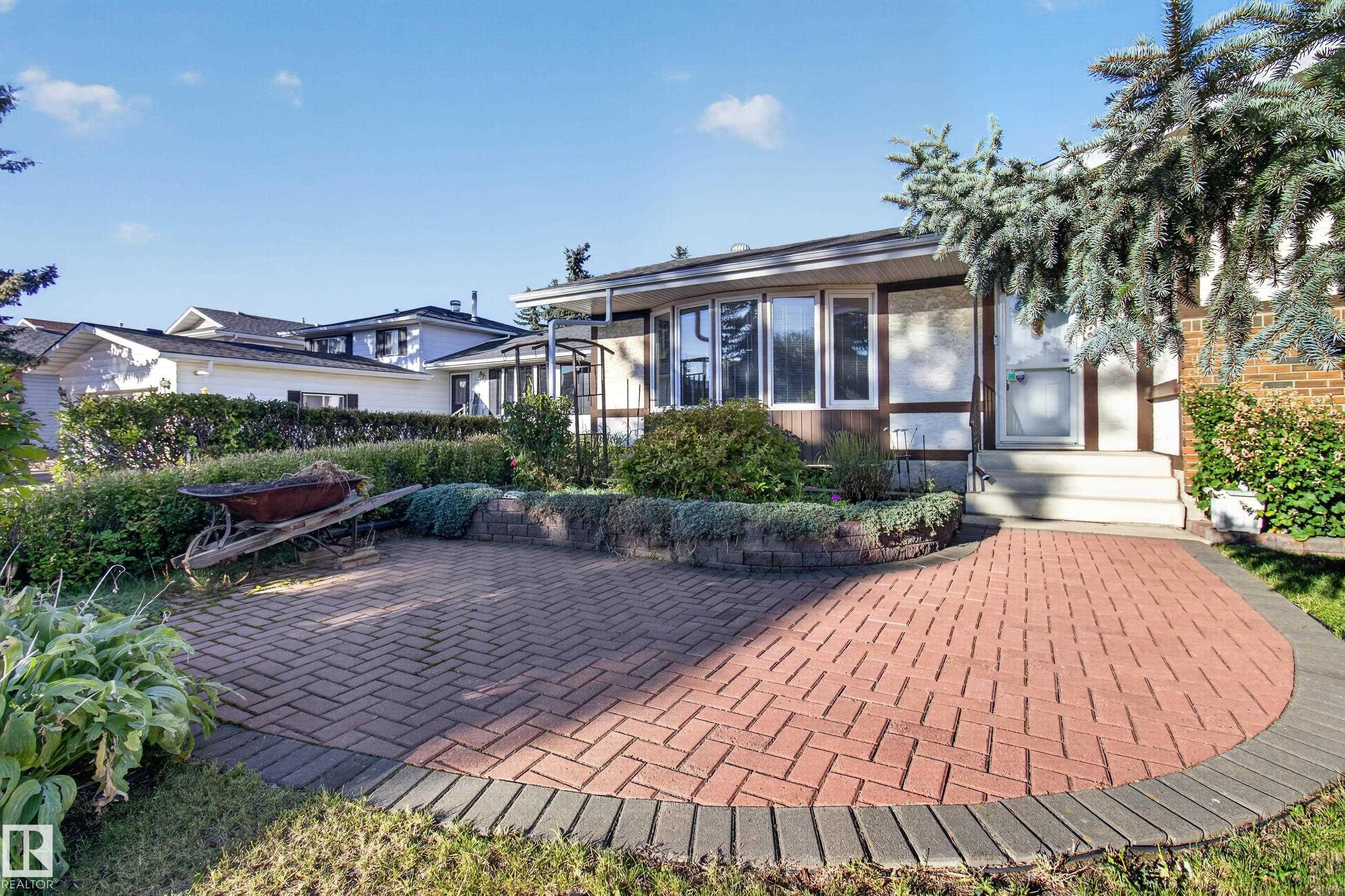 Photo 6 at 3918 103b Street NW, Duggan, Edmonton