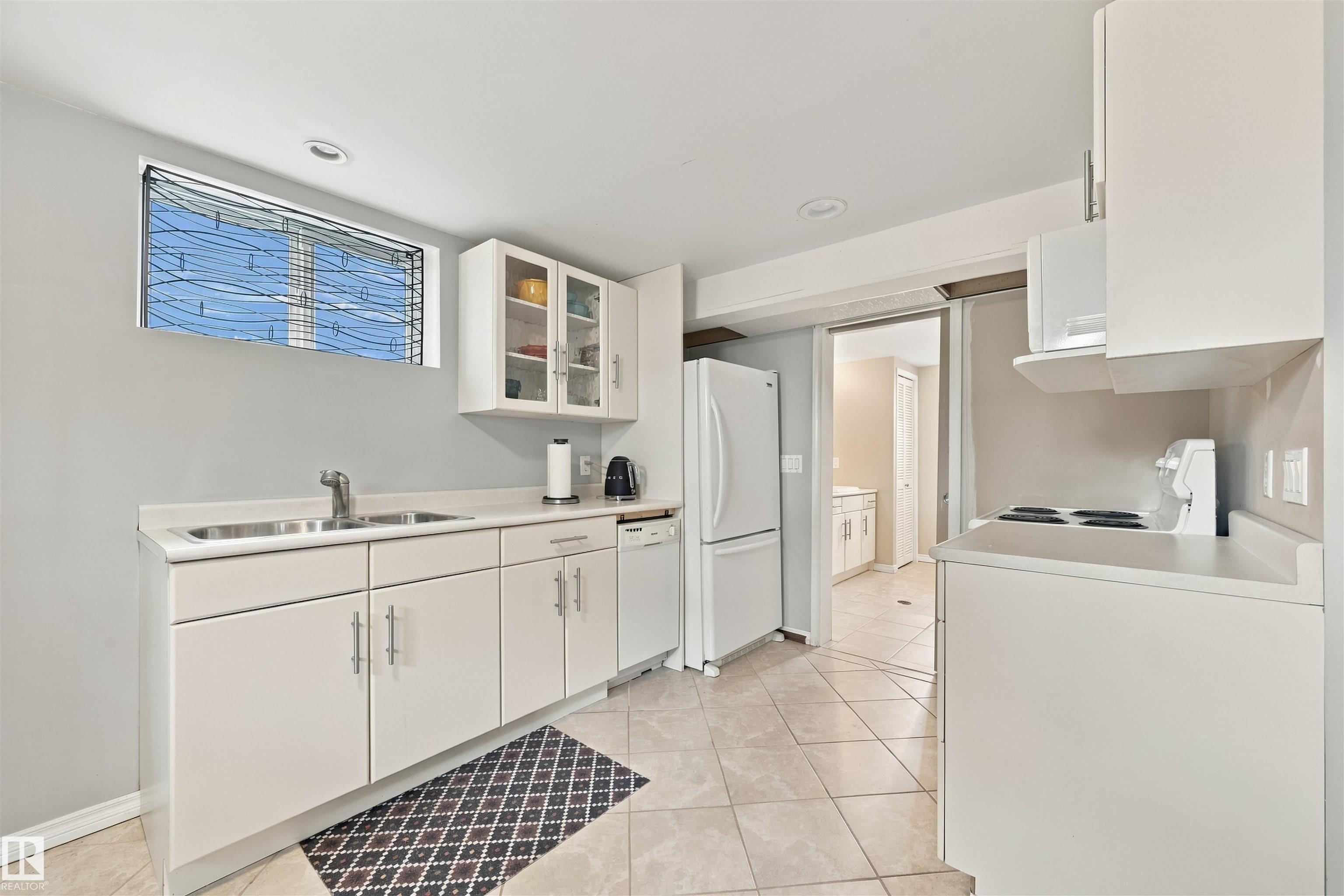 Photo 15 at 12111 95 Street NW, Alberta Avenue, Edmonton
