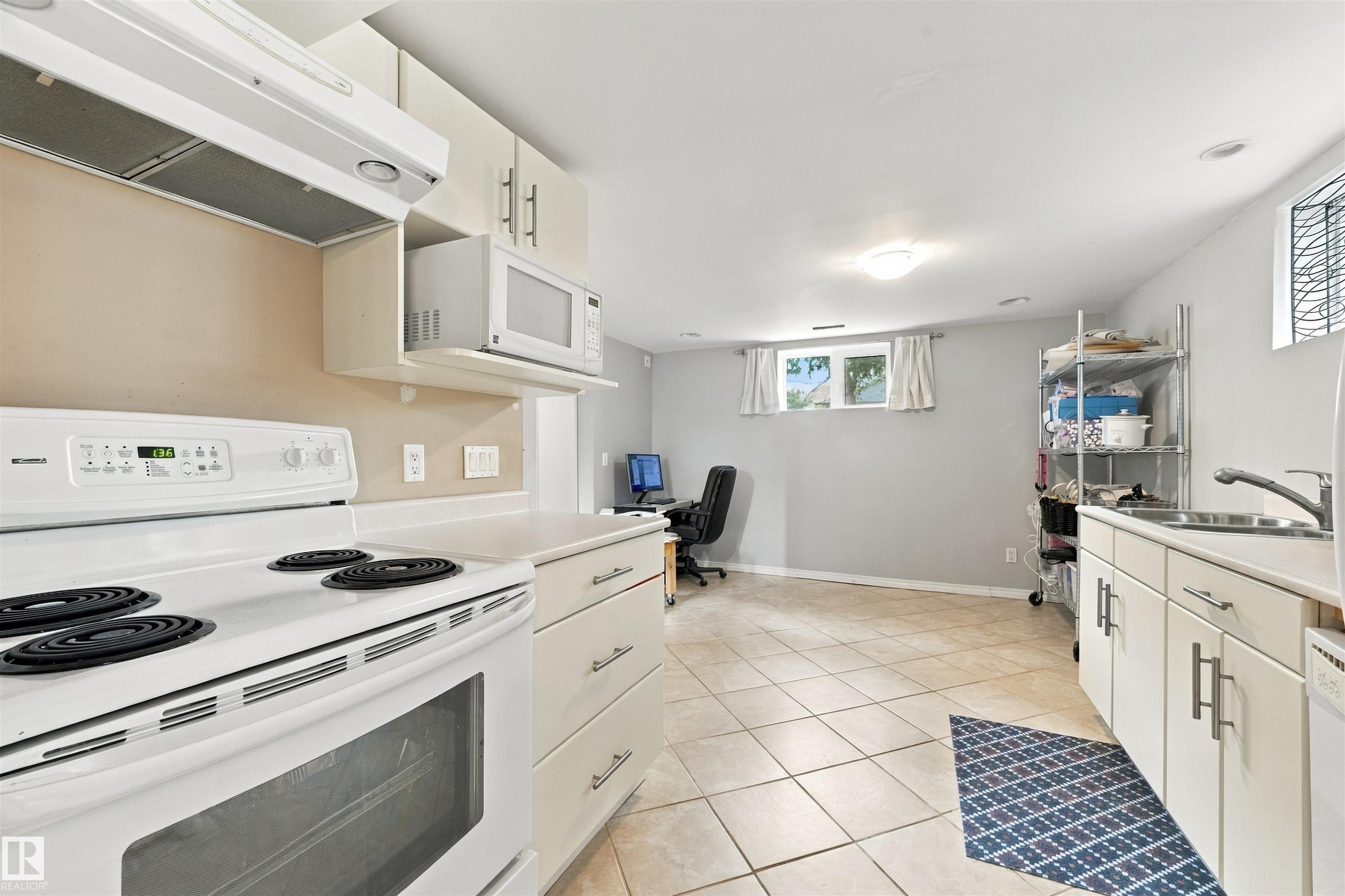 Photo 18 at 12111 95 Street NW, Alberta Avenue, Edmonton