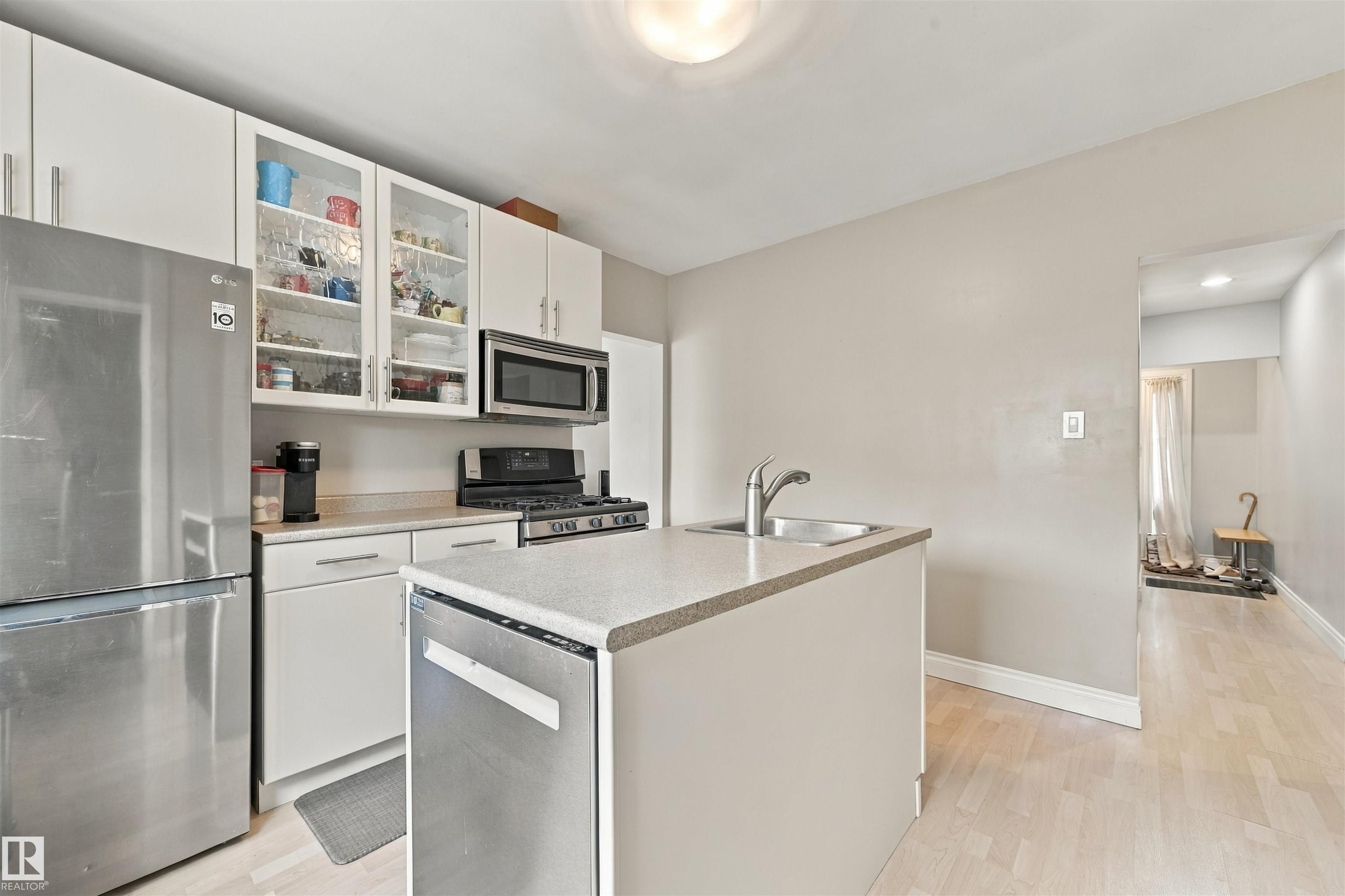 Photo 8 at 12111 95 Street NW, Alberta Avenue, Edmonton