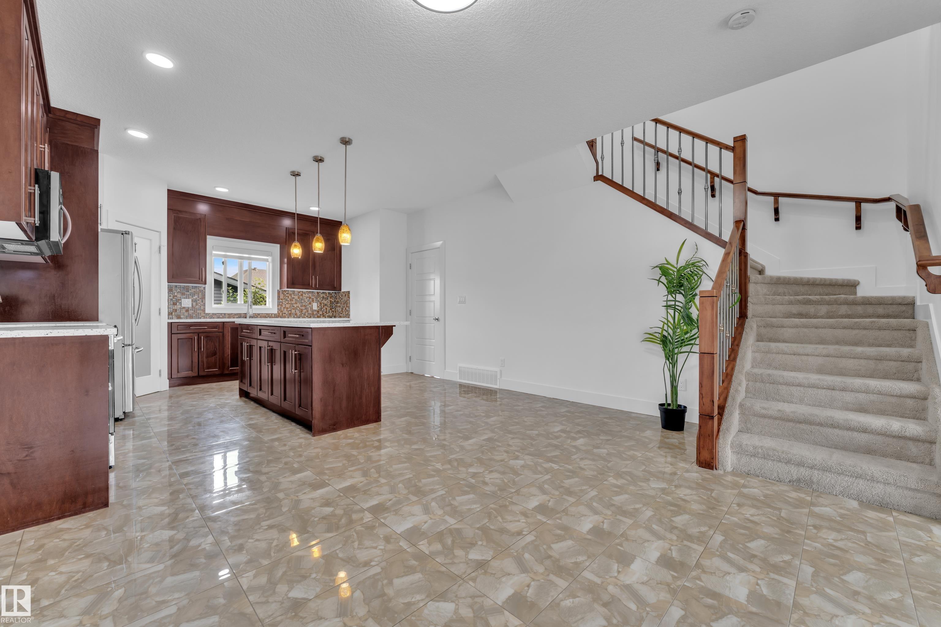Photo 4 at 6454 177a Avenue NW, McConachie Area, Edmonton