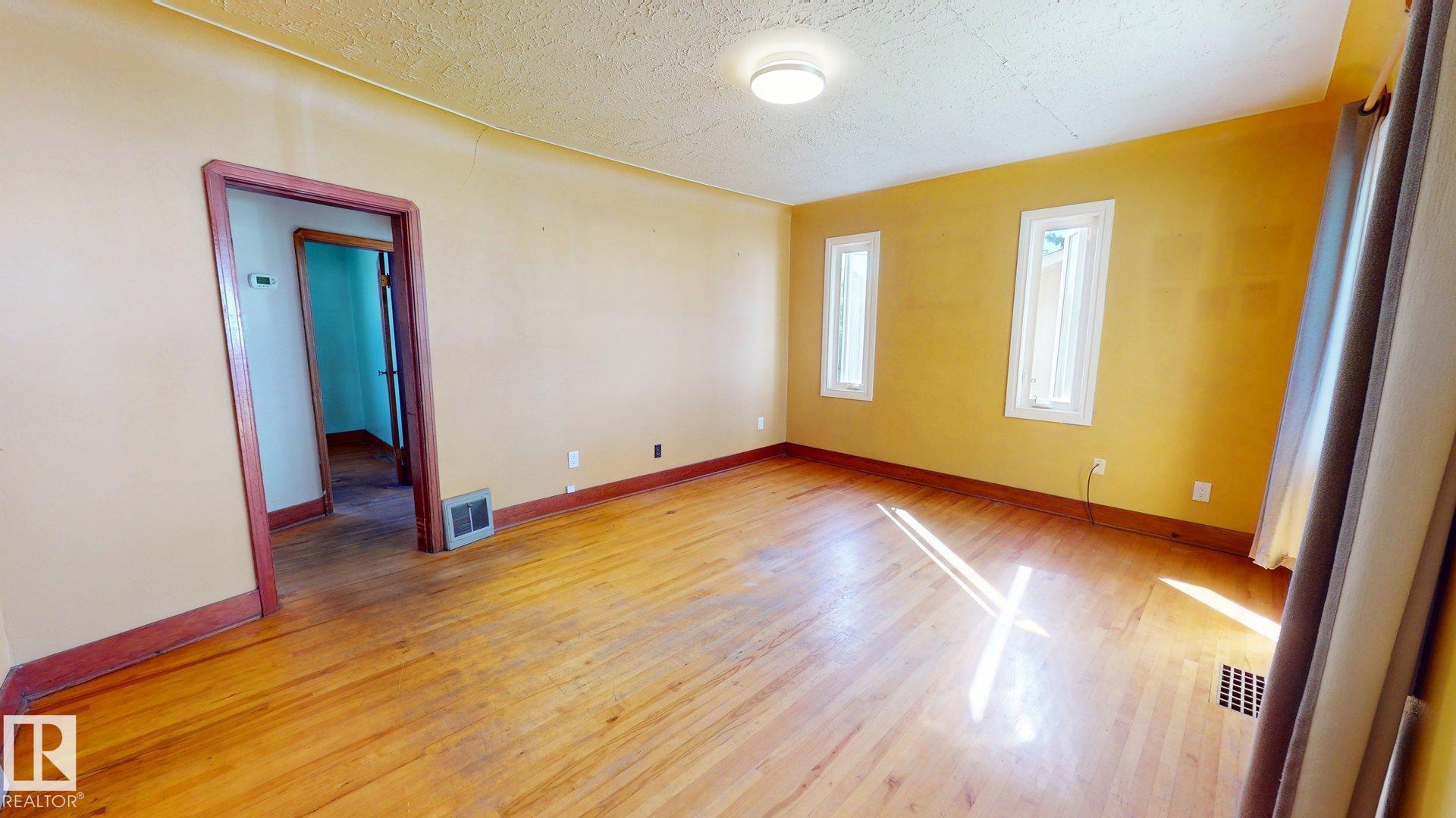 Listing photo thumbnail