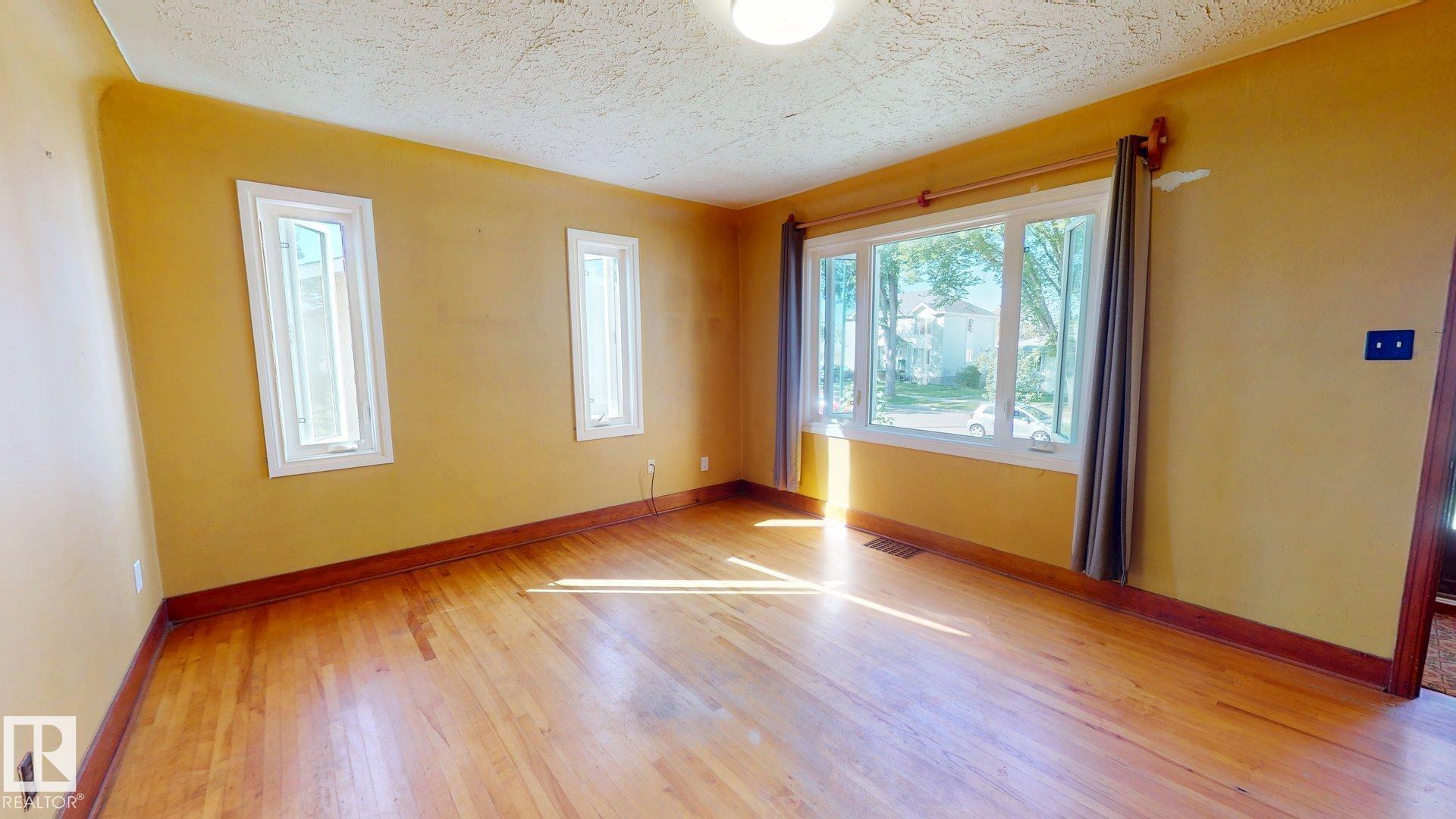 Listing photo thumbnail