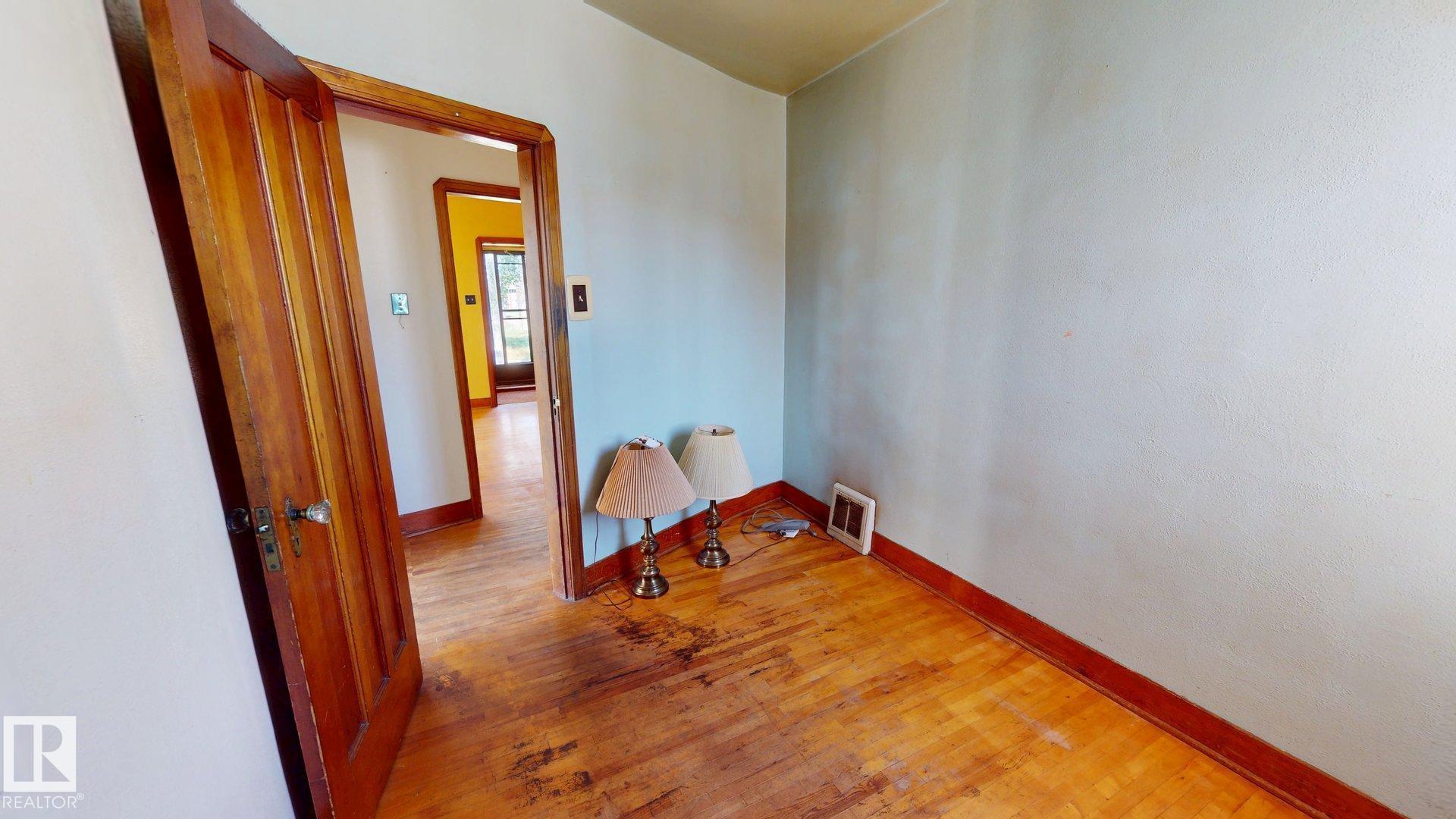 Listing photo thumbnail
