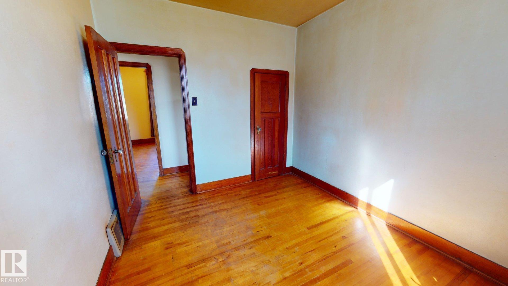 Listing photo thumbnail