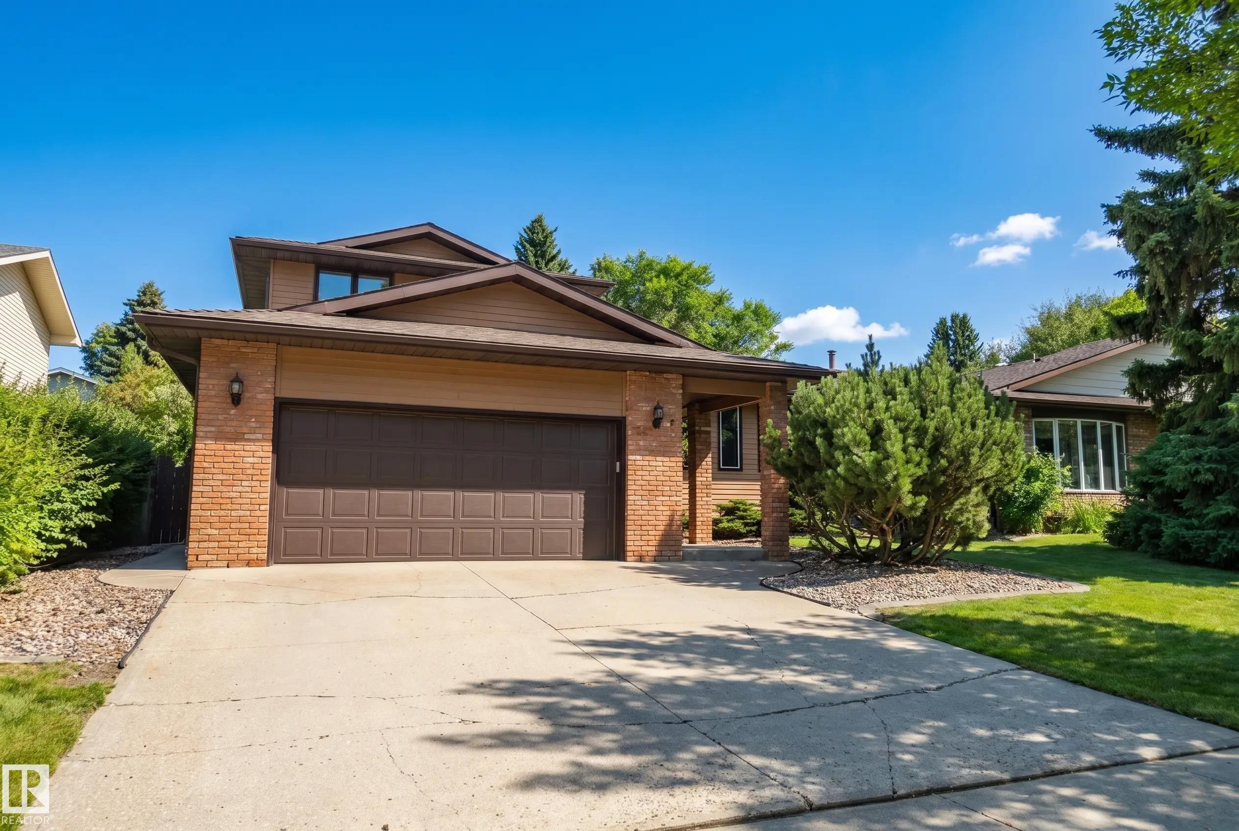 Photo 2 at 7 Pembina Place, Pineview, St. Albert