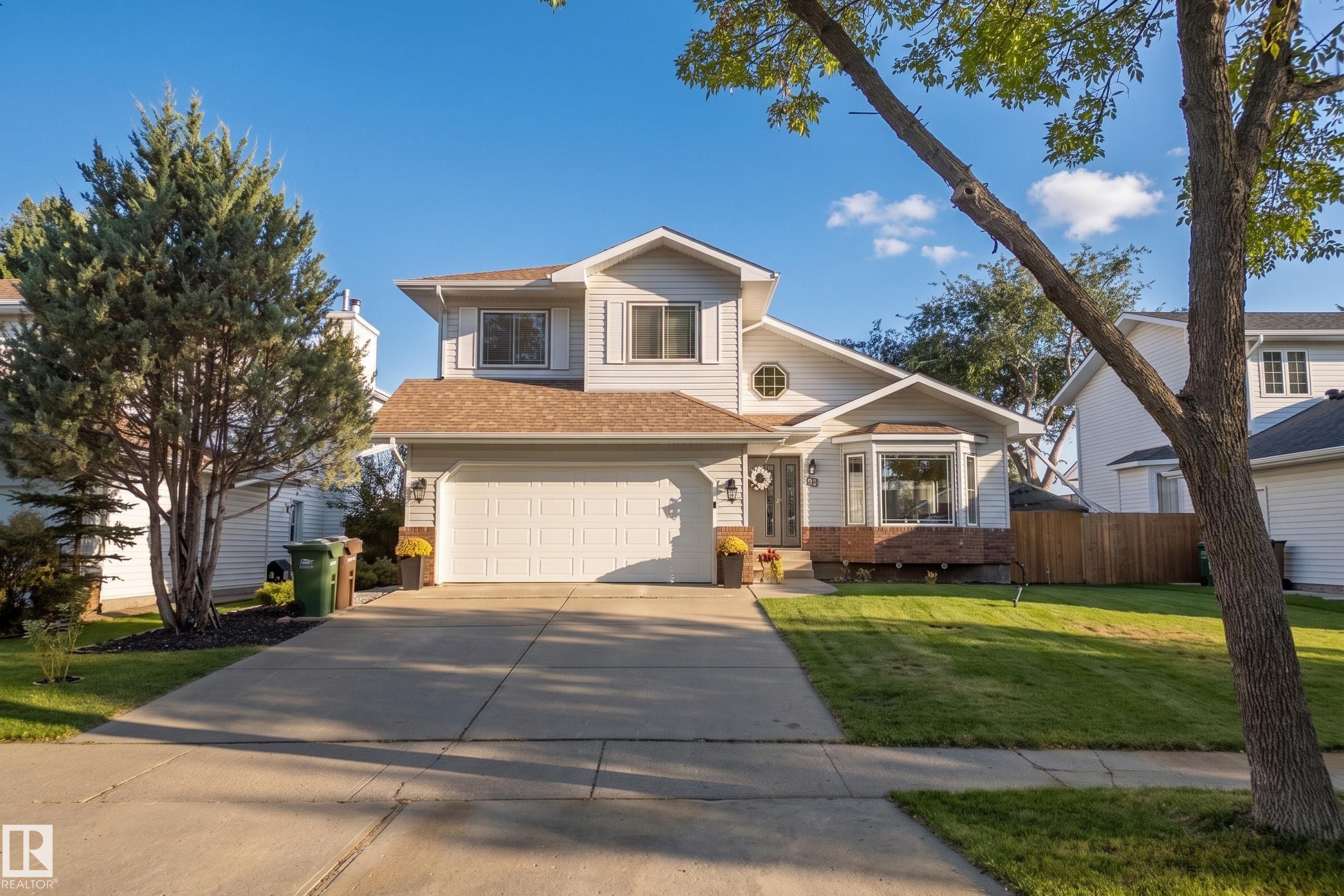 Photo 2 at 38 Deane Crescent, Deer Ridge, St. Albert