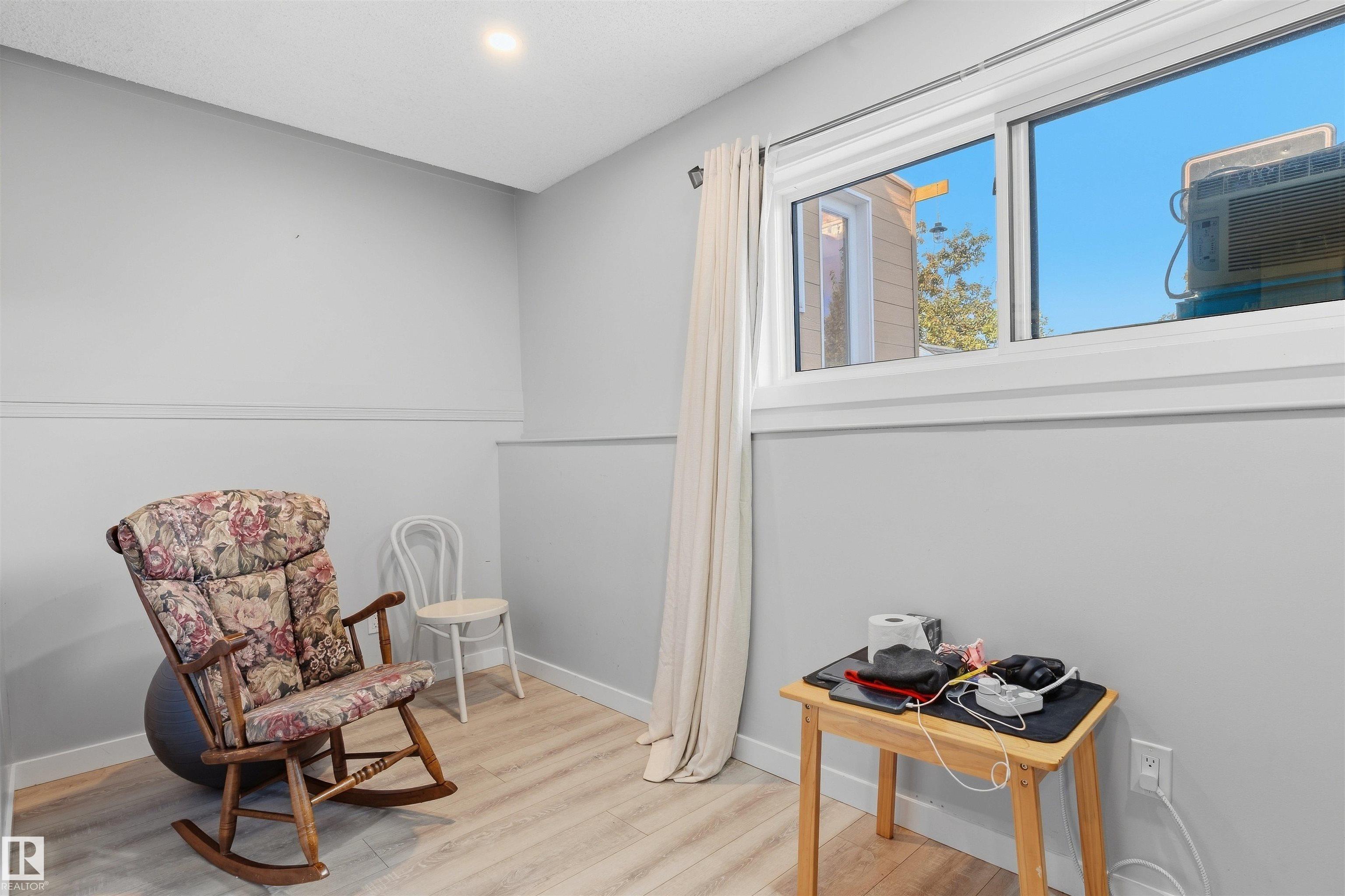 Listing photo thumbnail