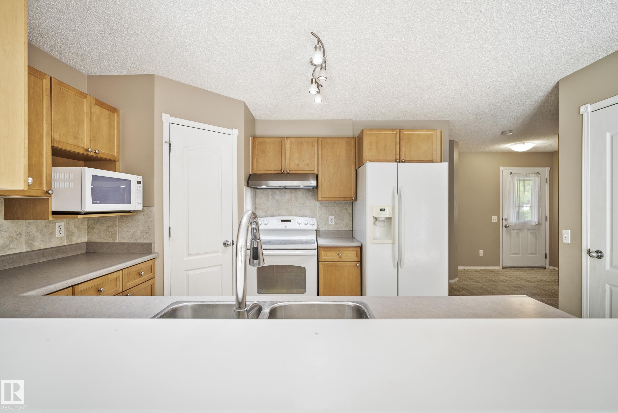 Photo 13 at 23 English Way, Erin Ridge, St. Albert