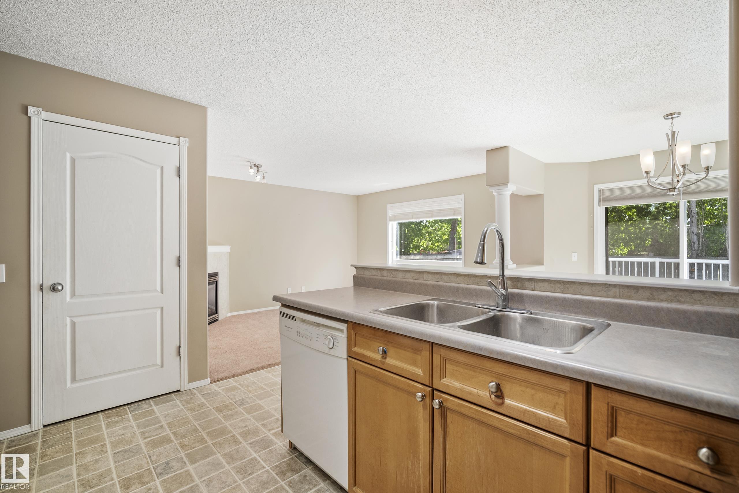Photo 14 at 23 English Way, Erin Ridge, St. Albert