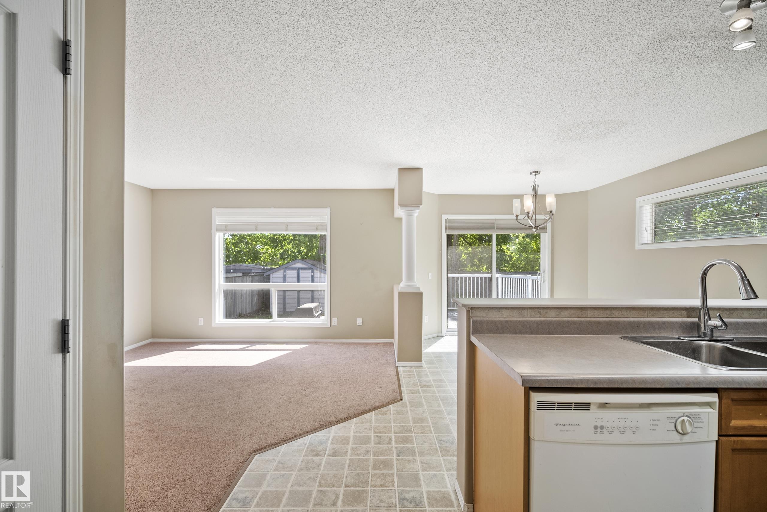 Photo 9 at 23 English Way, Erin Ridge, St. Albert