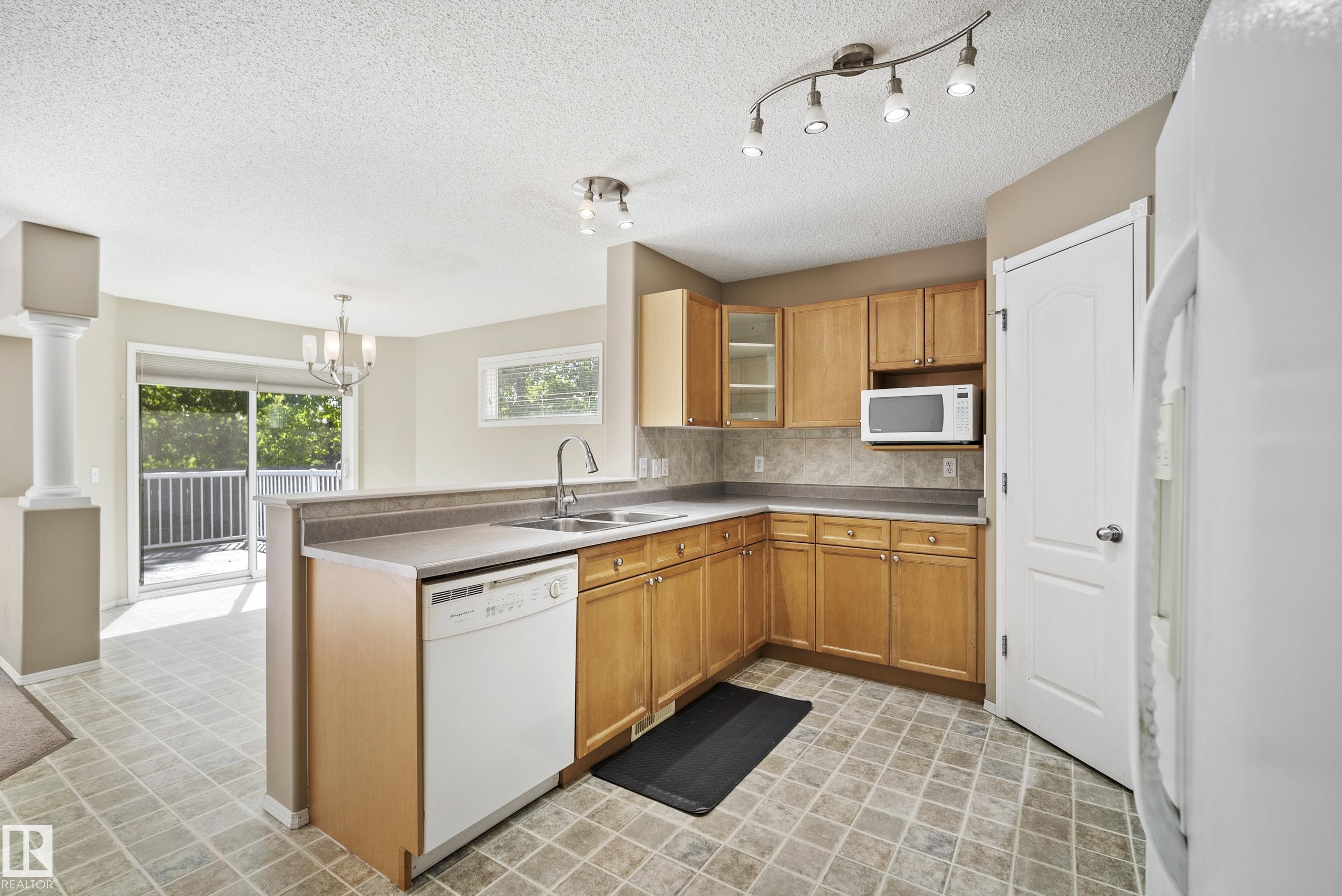 Photo 10 at 23 English Way, Erin Ridge, St. Albert