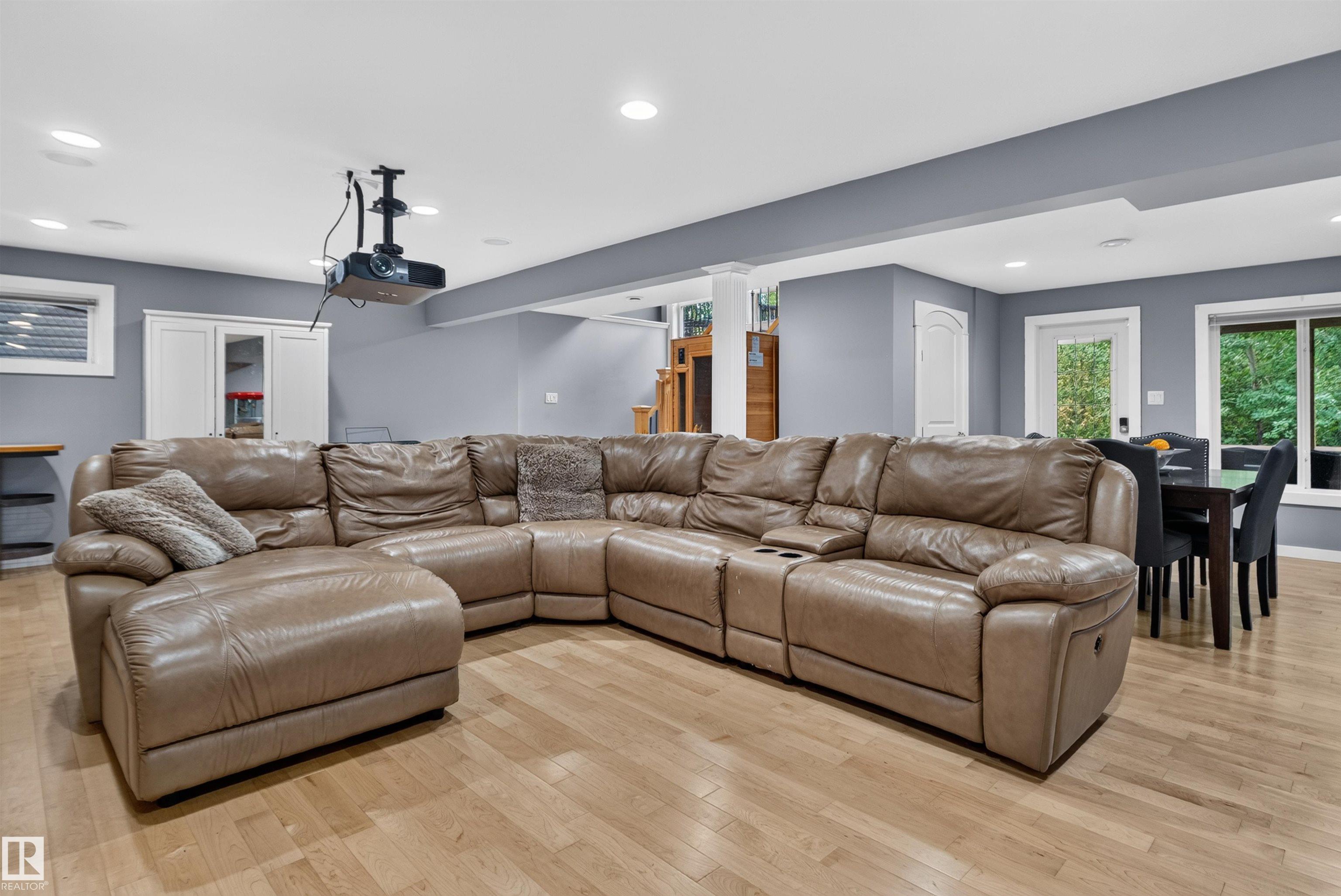 Listing photo thumbnail