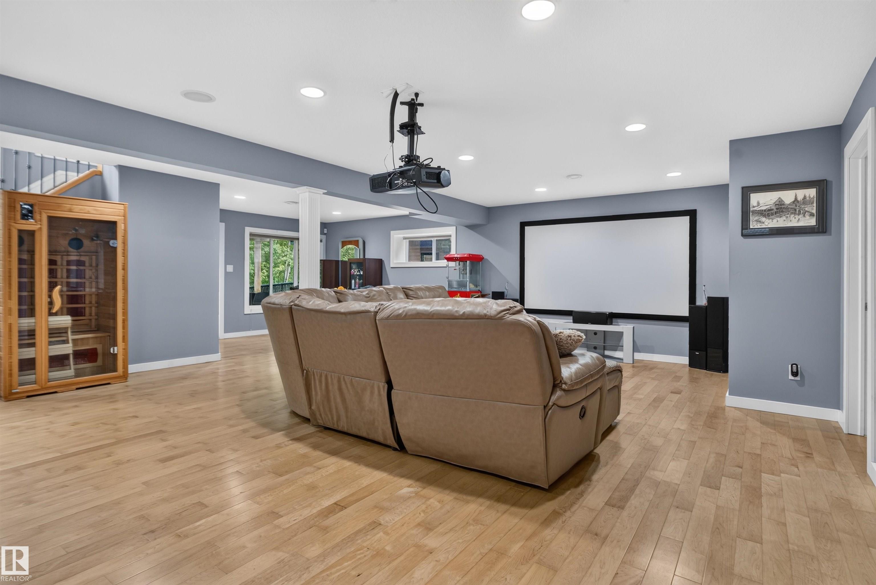 Listing photo thumbnail