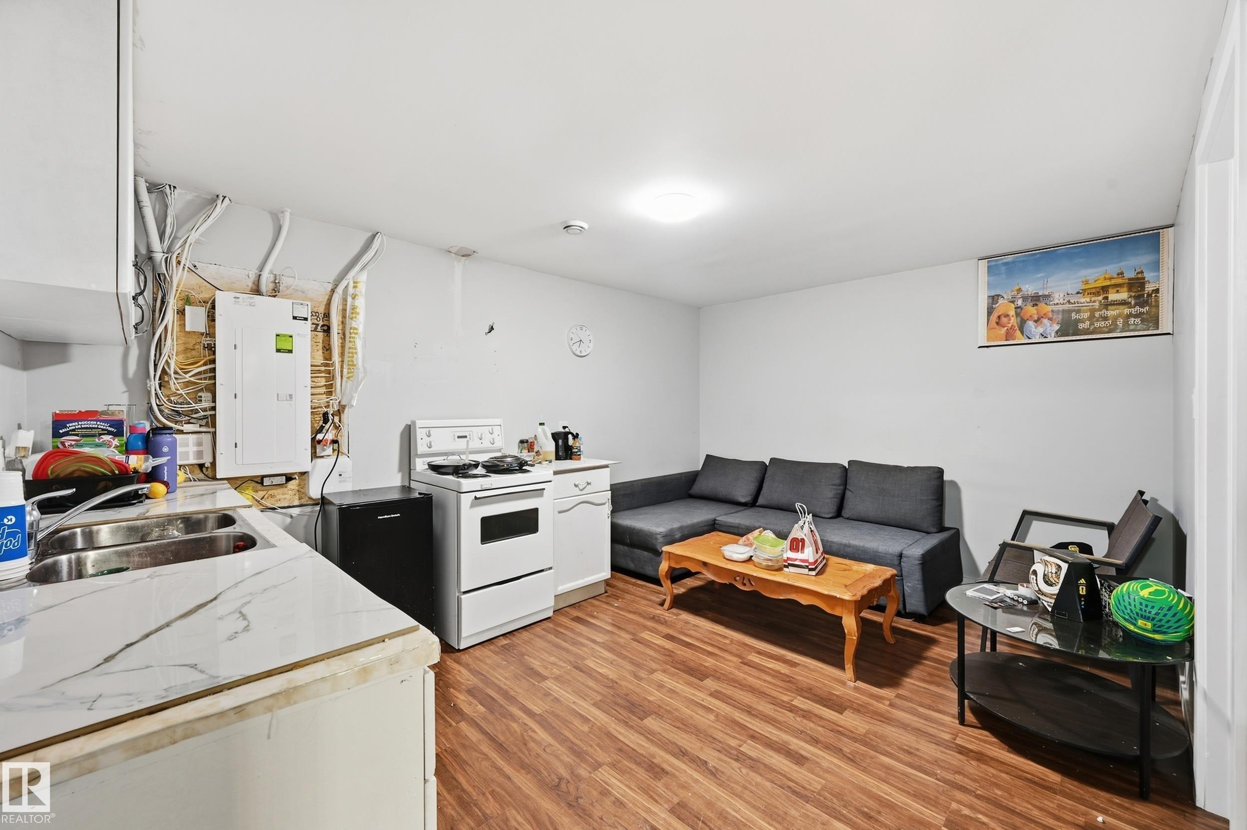 Listing photo thumbnail