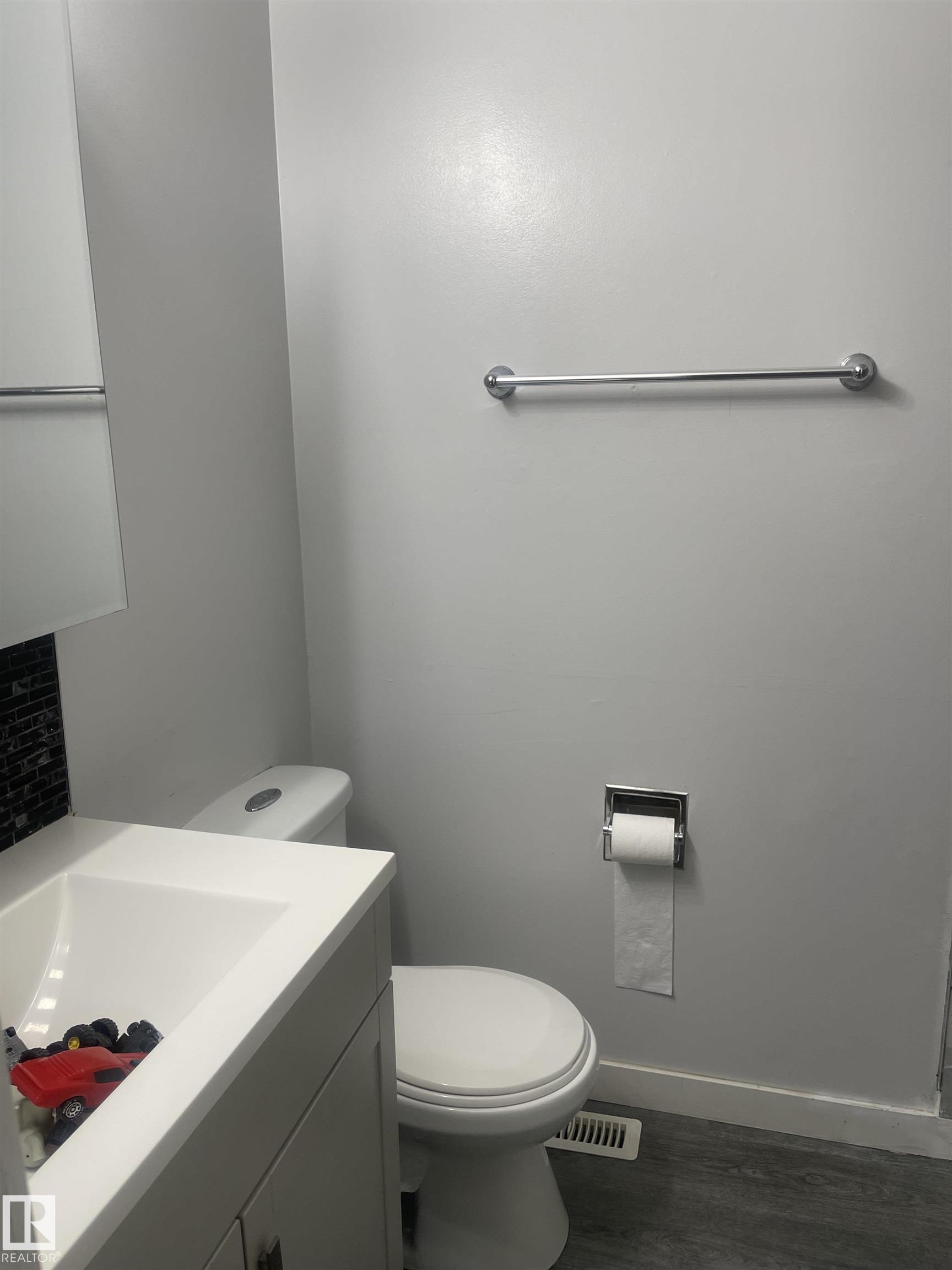 Listing photo thumbnail
