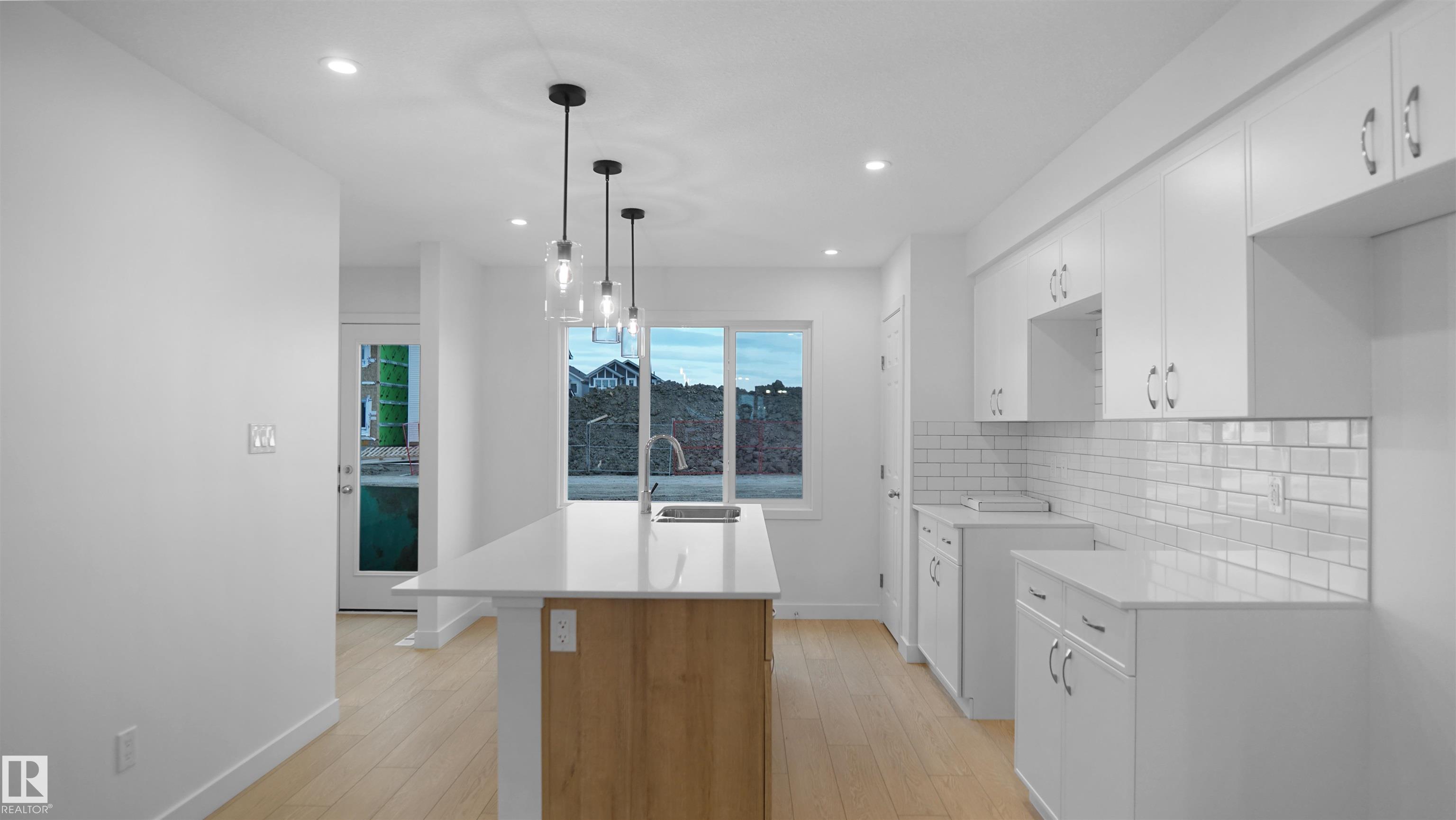 Photo 11 at 21139 25 Avenue NW, The Uplands, Edmonton