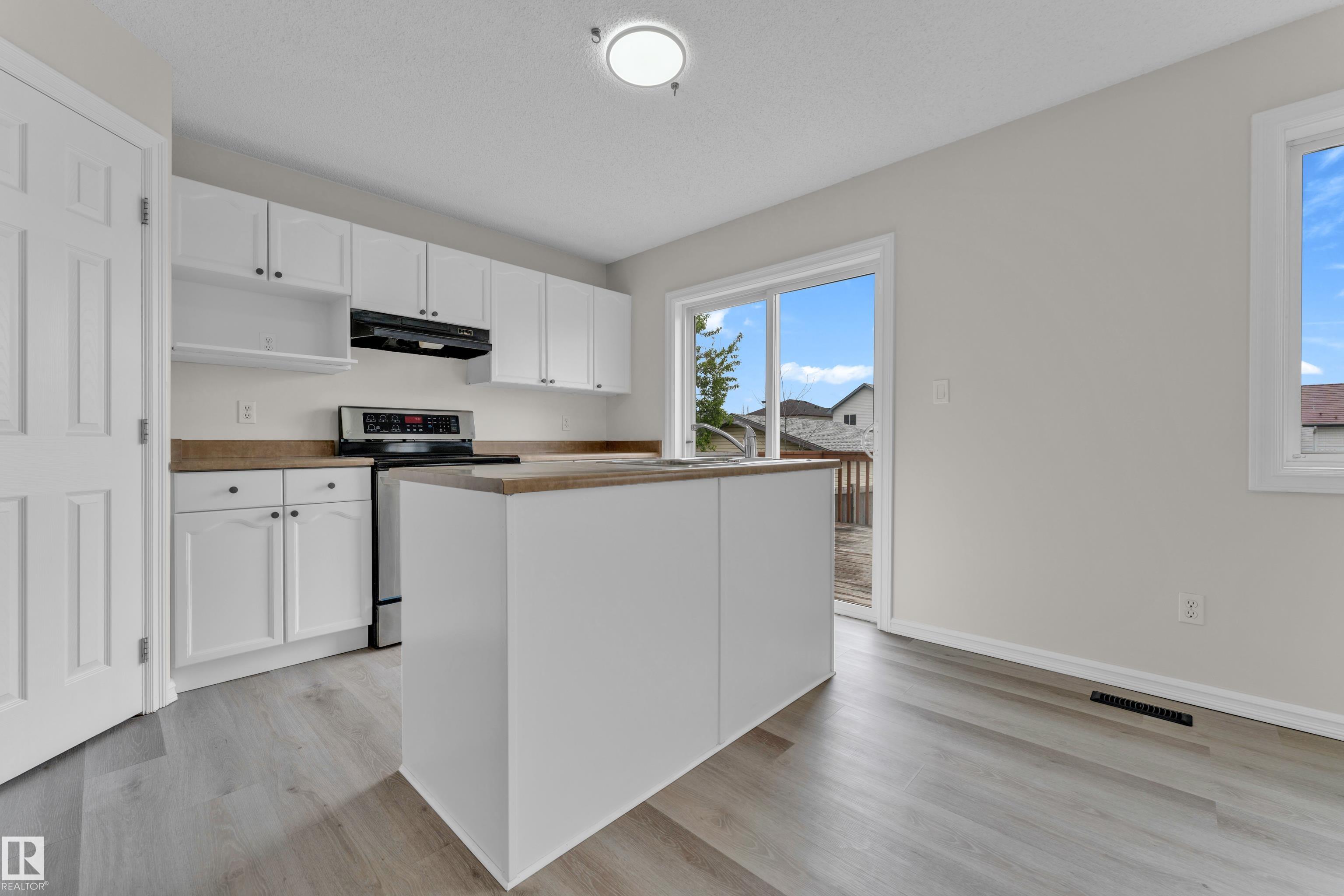 Photo 14 at 2912 31 Street NW, Silver Berry, Edmonton