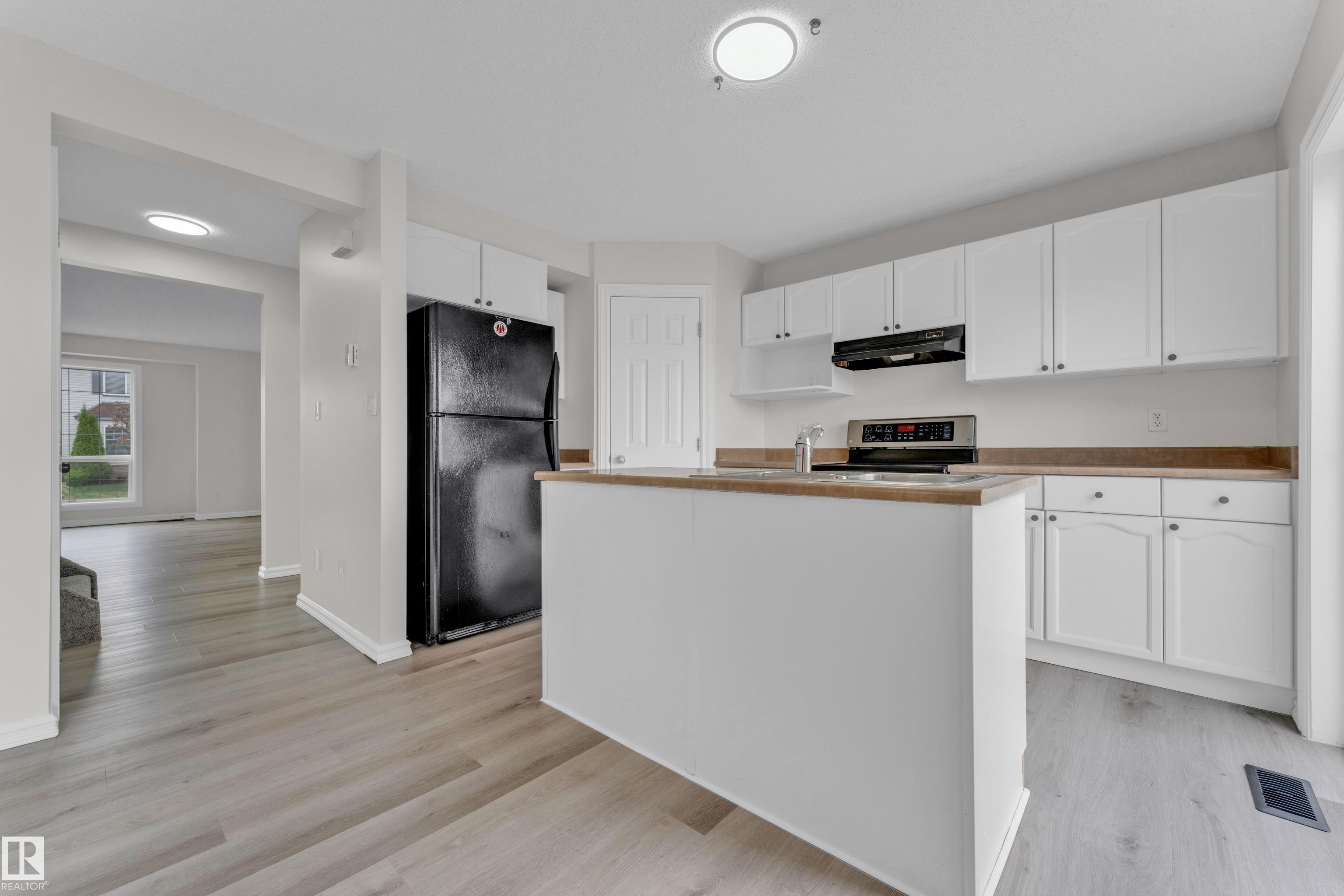 Photo 15 at 2912 31 Street NW, Silver Berry, Edmonton