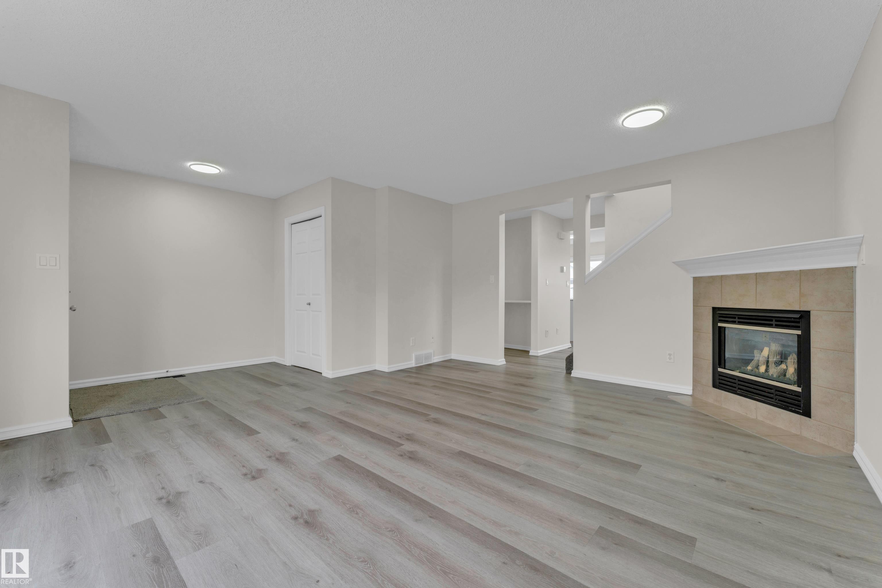 Photo 8 at 2912 31 Street NW, Silver Berry, Edmonton
