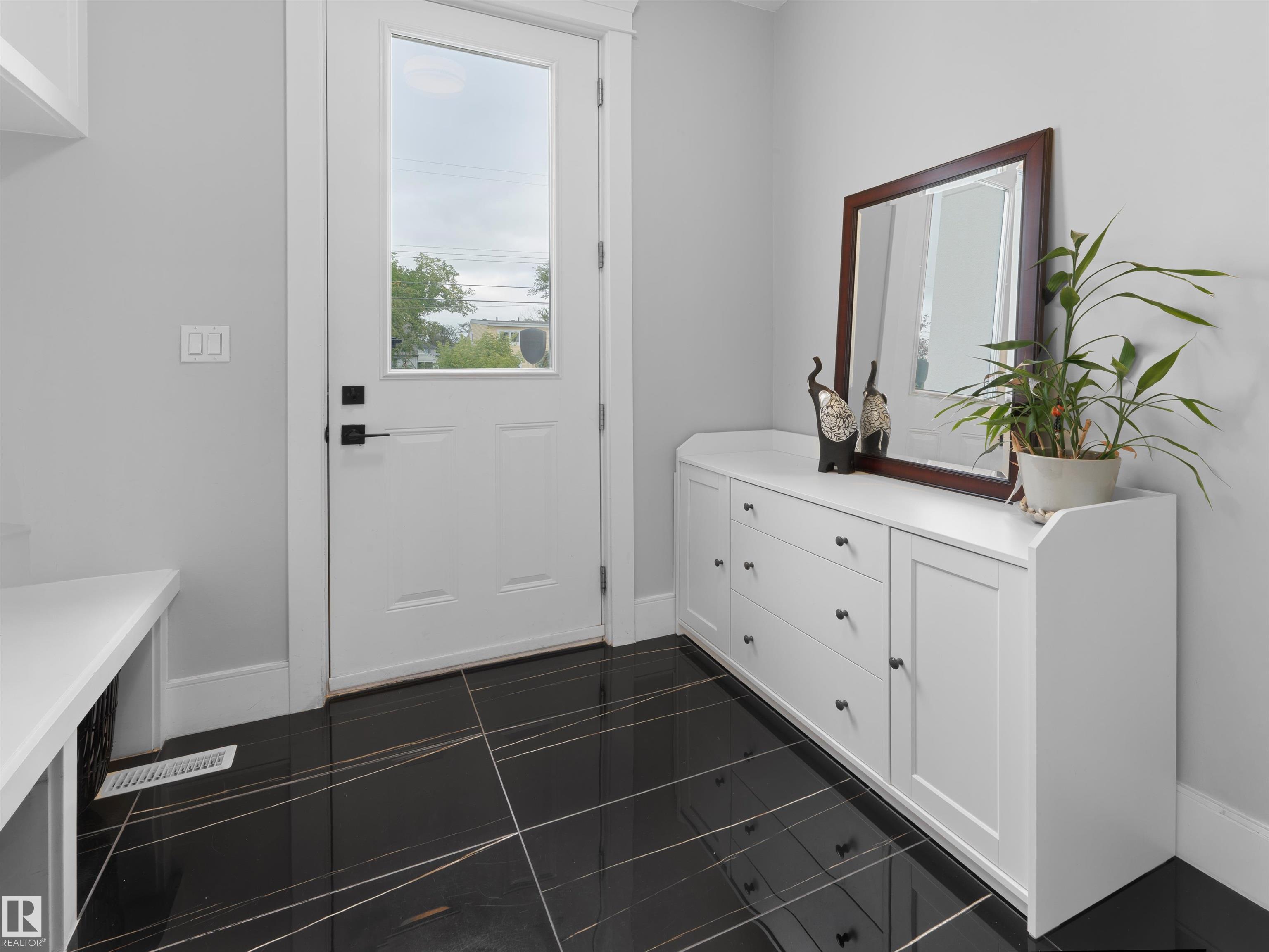 Photo 11 at 10926 72 Avenue NW, McKernan, Edmonton