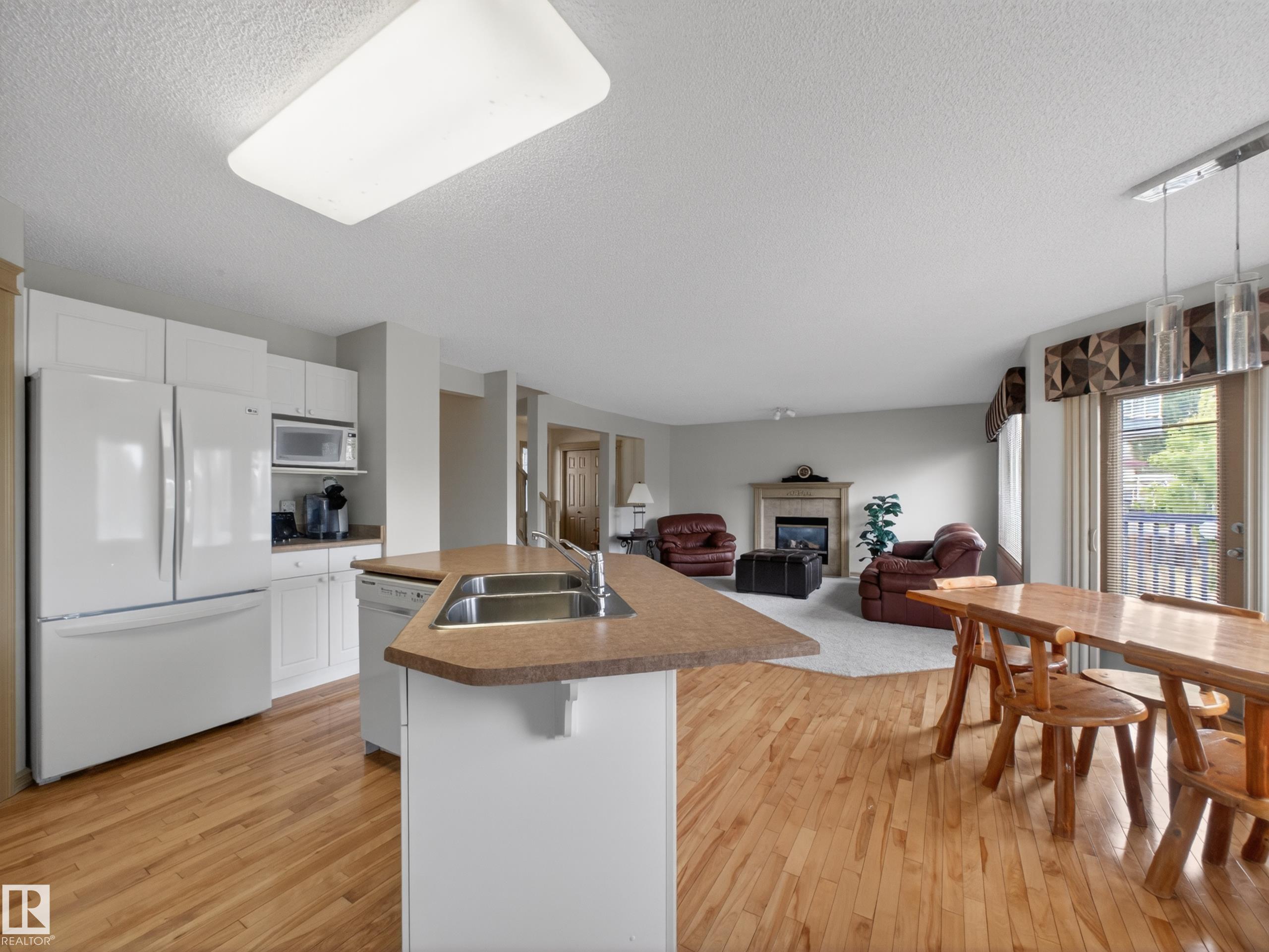 Photo 12 at 1381 Breckenridge Drive NW, Breckenridge Greens, Edmonton