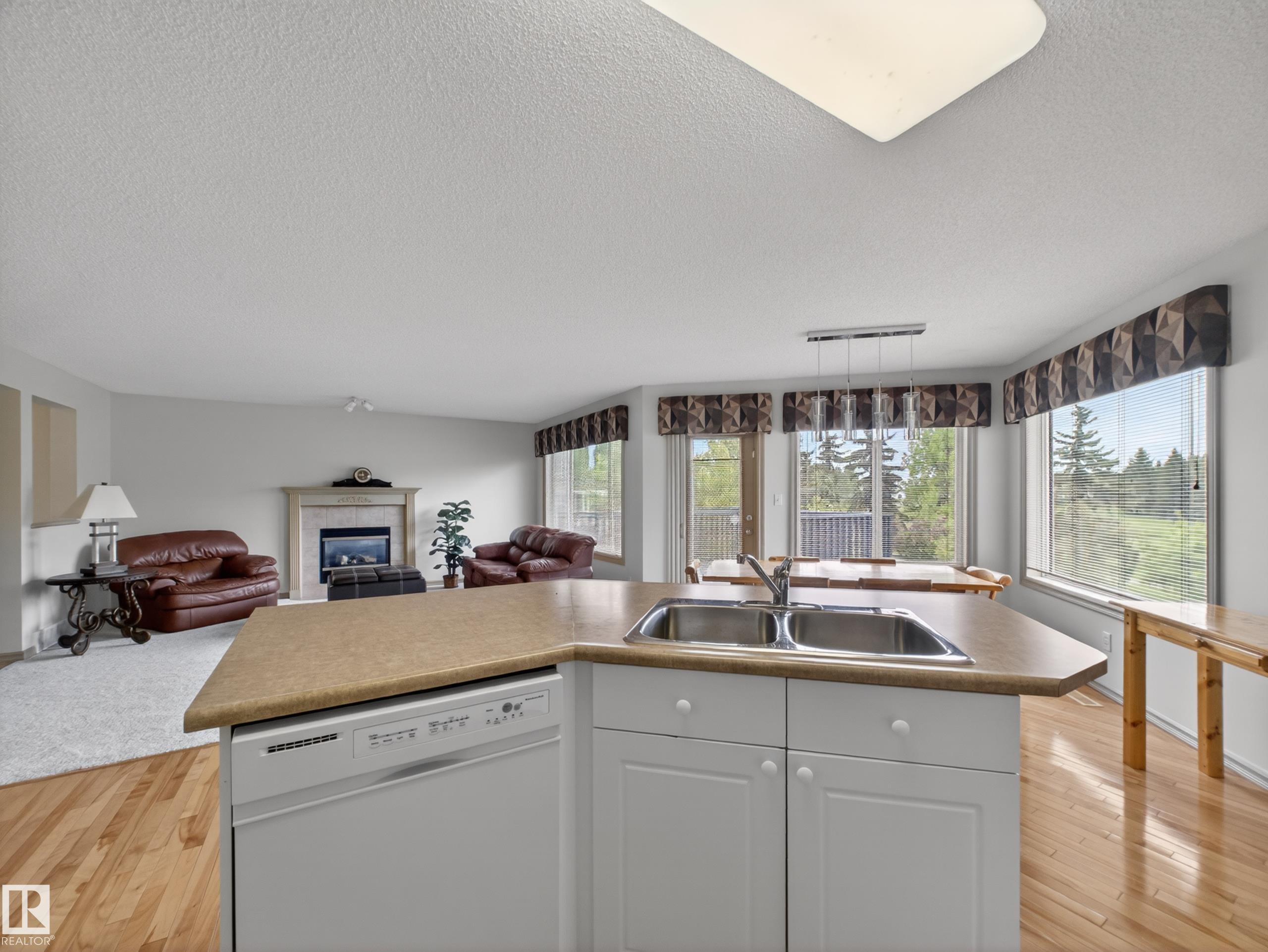 Photo 10 at 1381 Breckenridge Drive NW, Breckenridge Greens, Edmonton
