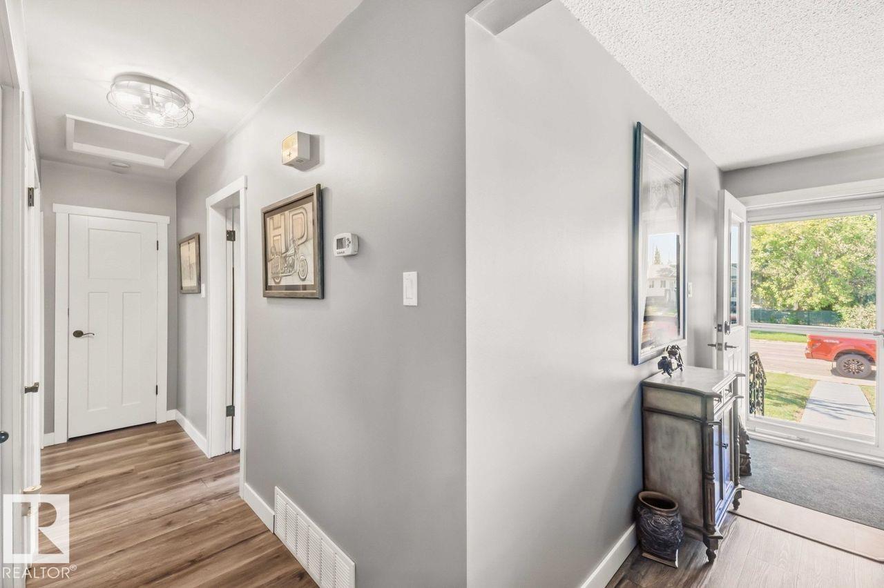 Photo 3 at 13427 83 Street NW, Glengarry, Edmonton