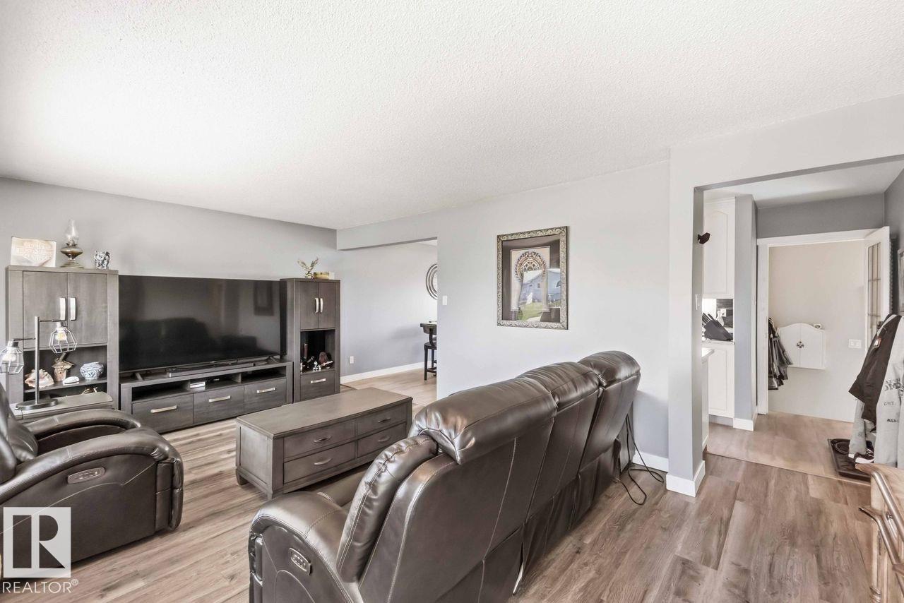 Photo 4 at 13427 83 Street NW, Glengarry, Edmonton
